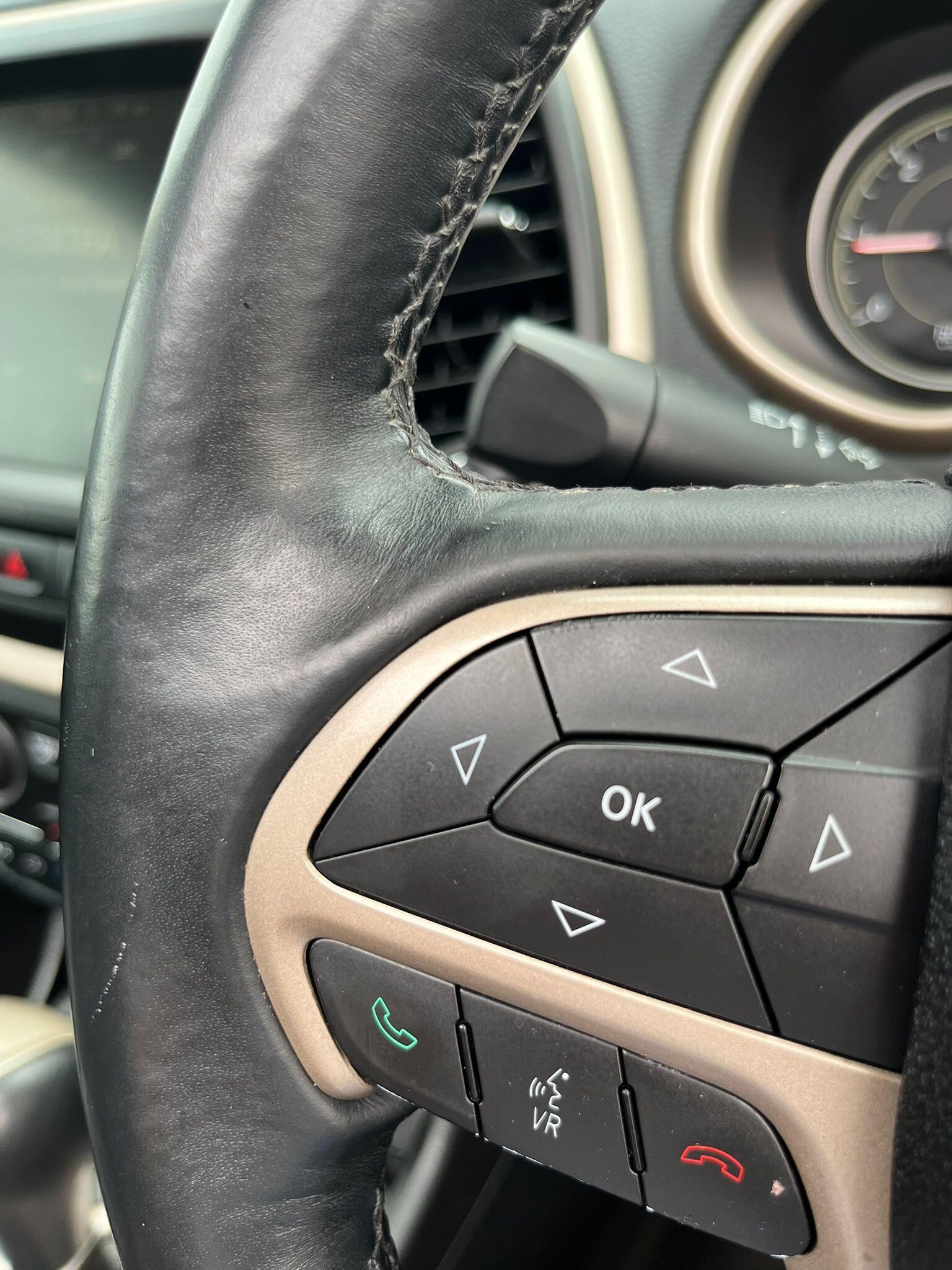 Jeep Cherokee view 26