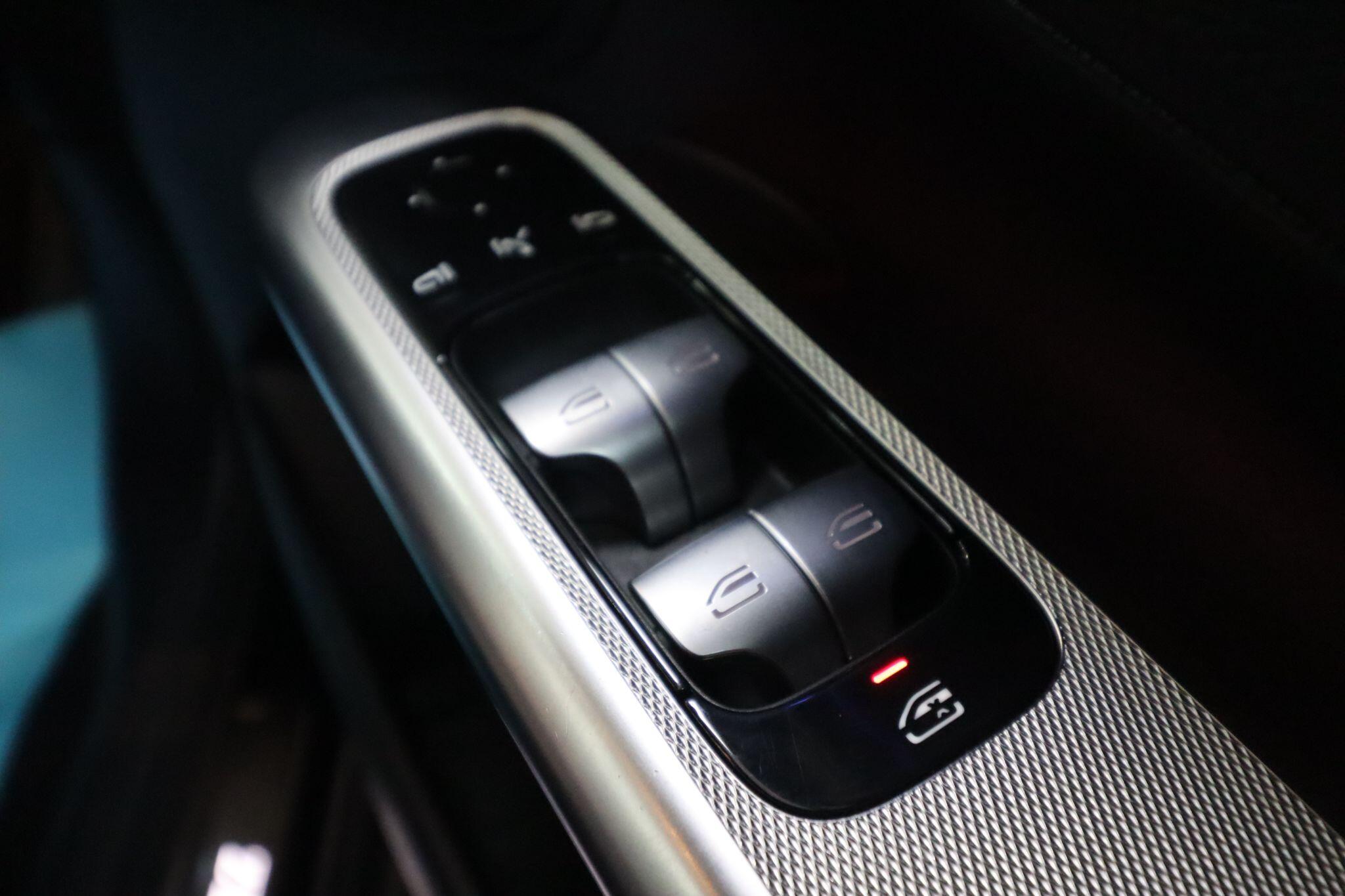 Mercedes-Benz GLC view 16