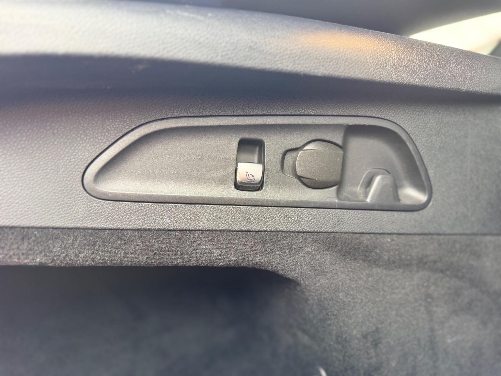 Mercedes-Benz GLC view 17