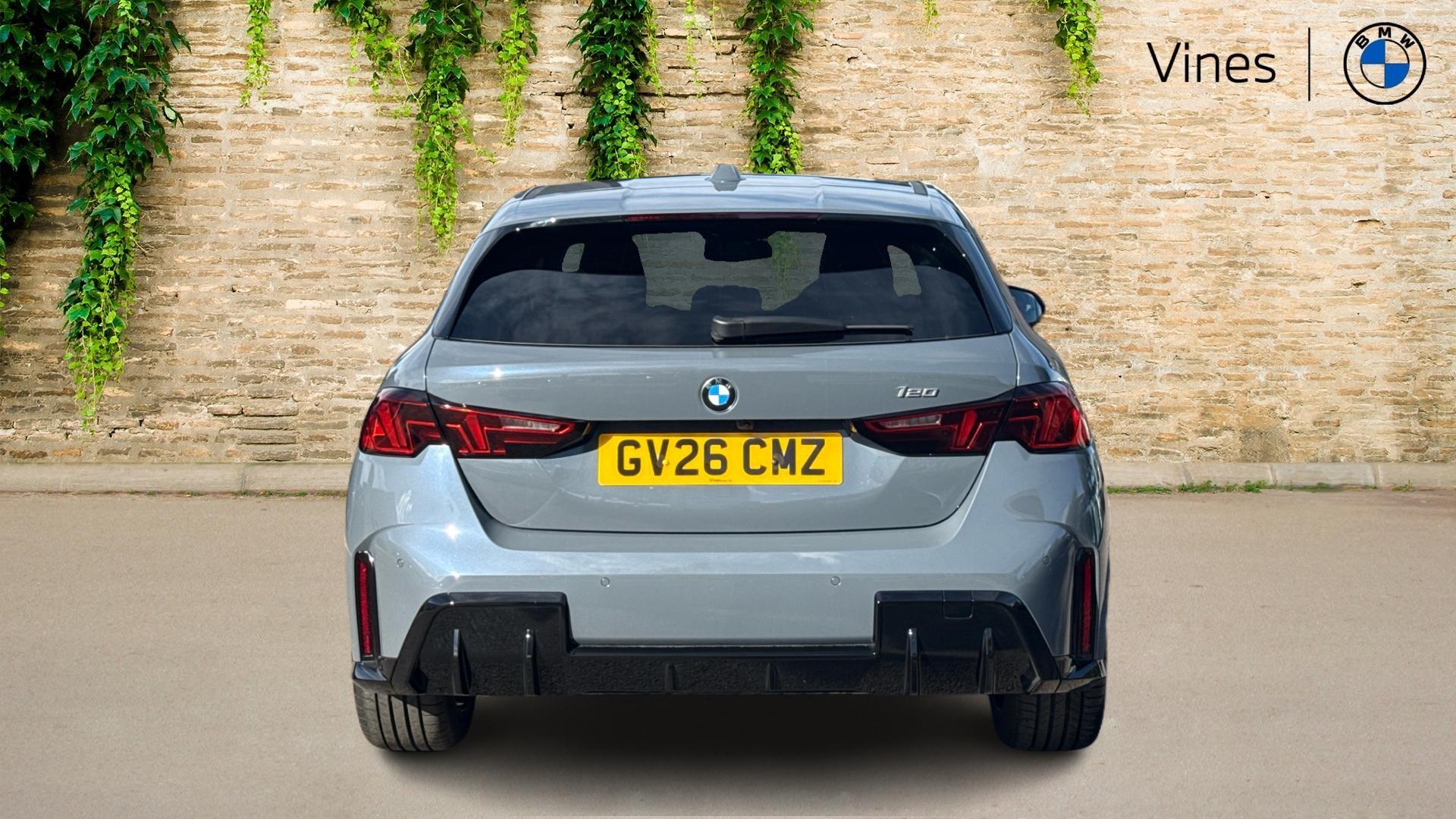 BMW 1 Series view 15