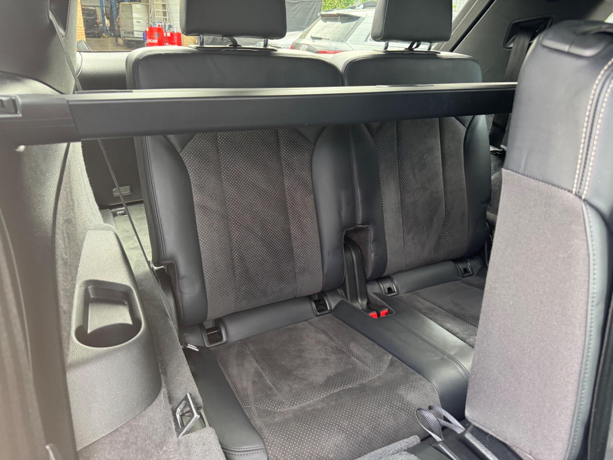 Audi Q7 view 16