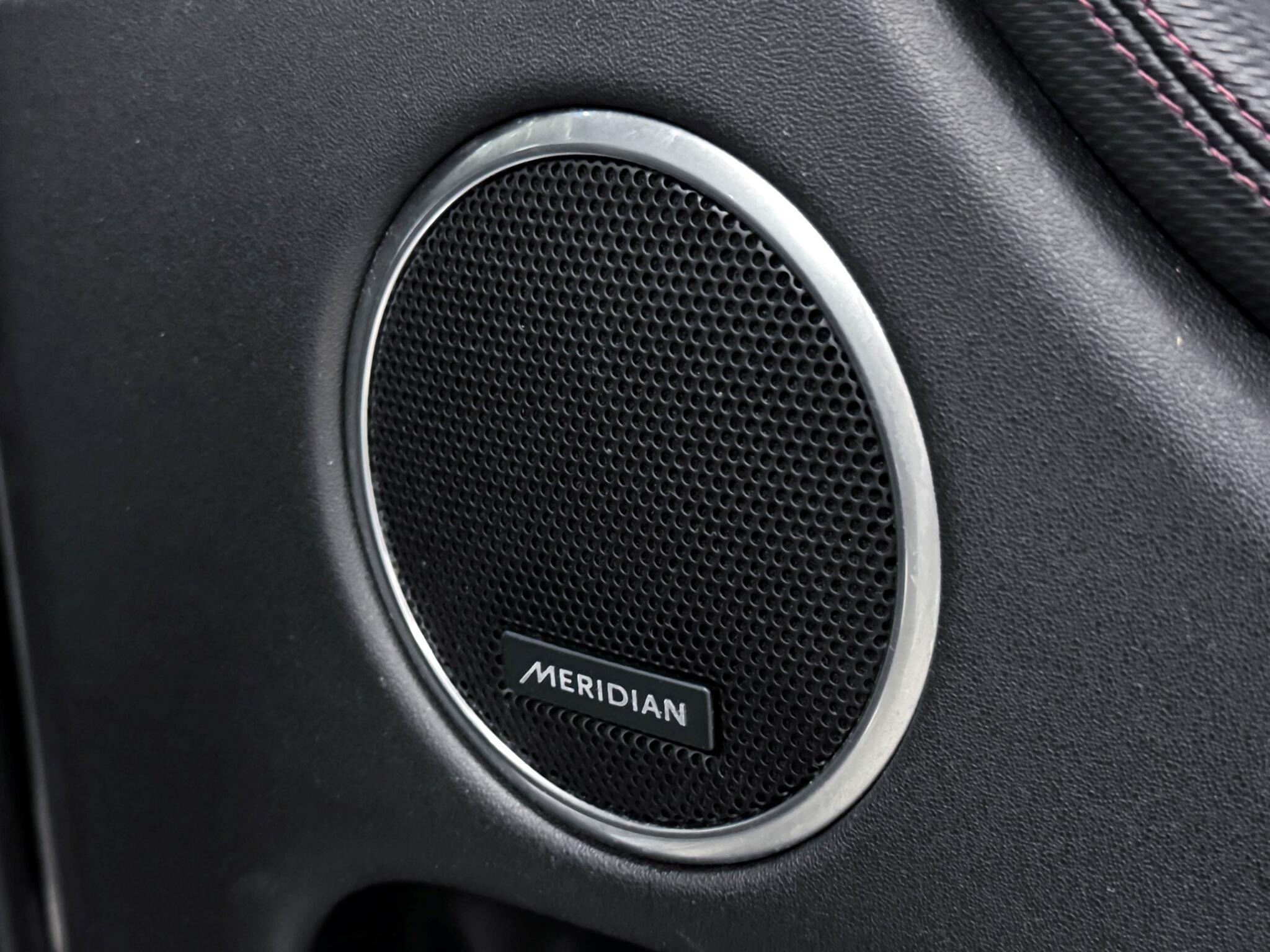 Land Rover Discovery Sport view 27