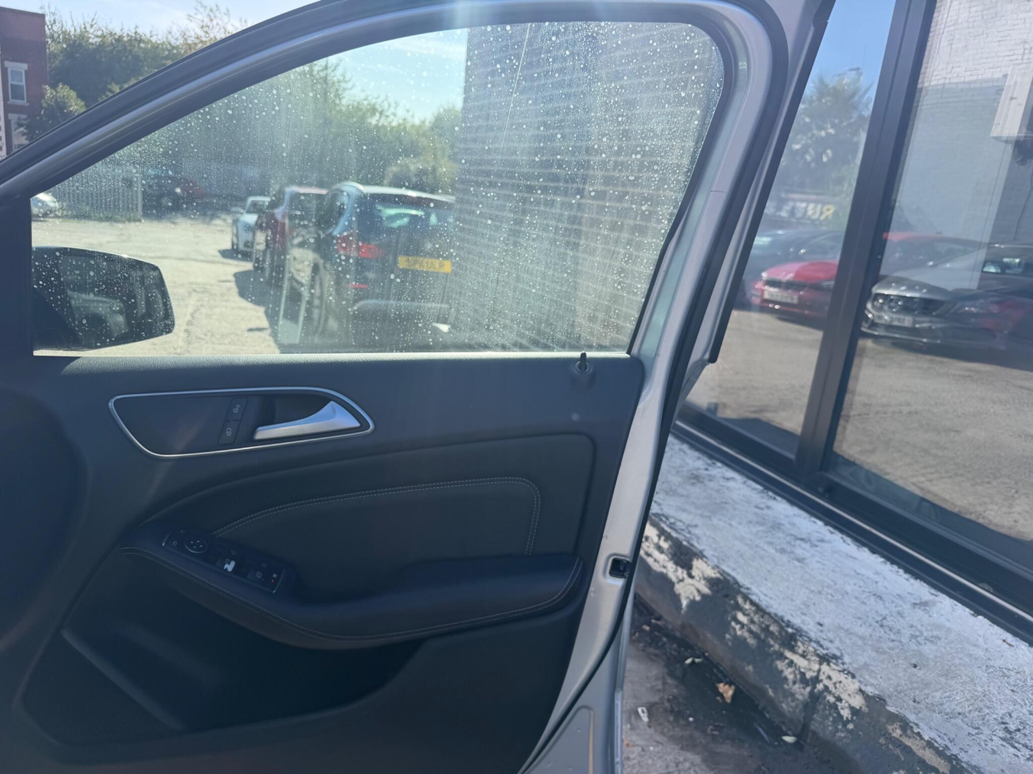 Mercedes-Benz B-Class view 9