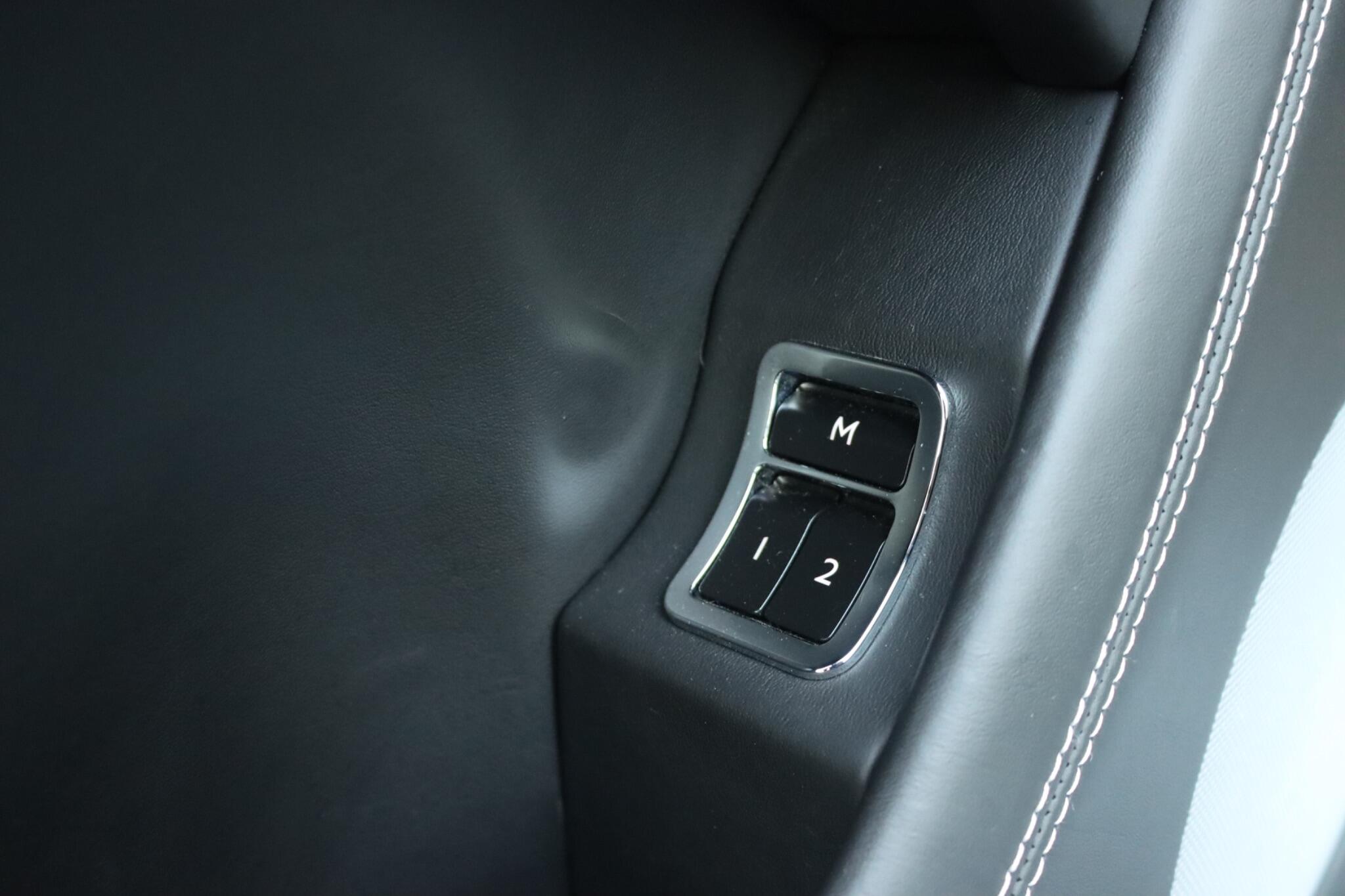 Bentley Bentayga view 35
