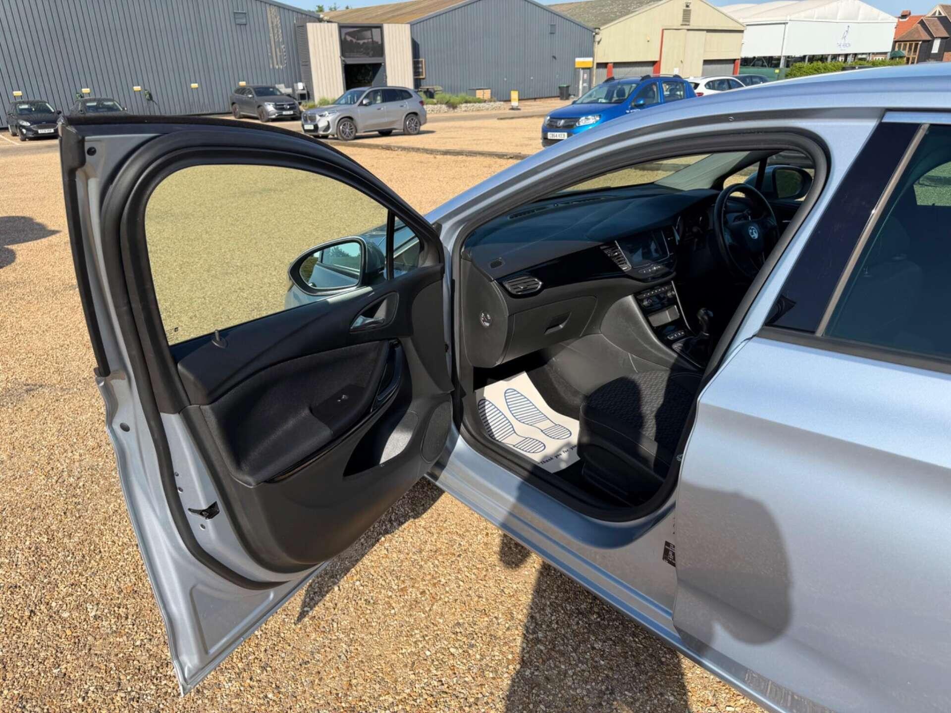 Vauxhall Astra view 16