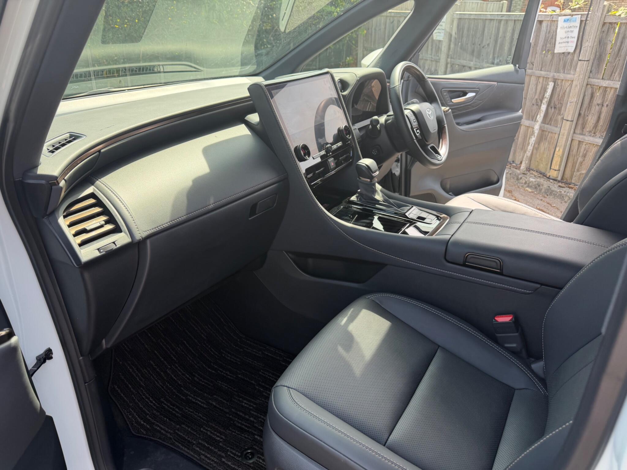 Toyota Alphard view 8