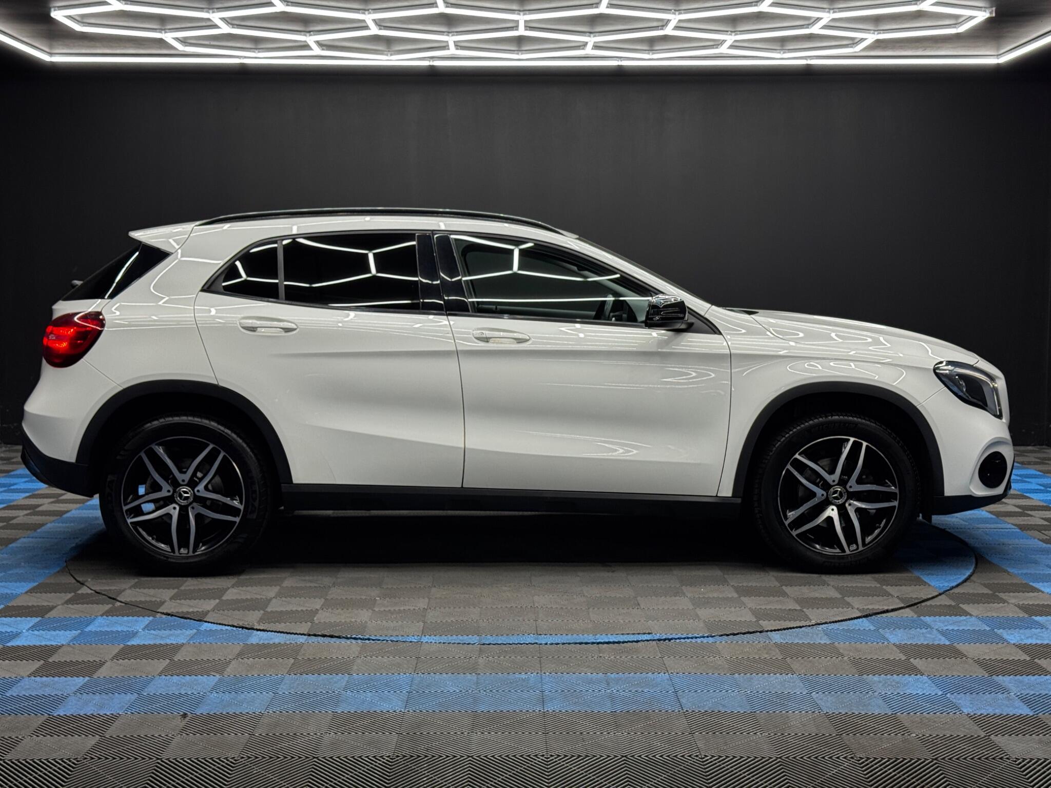Mercedes-Benz Gla view 4