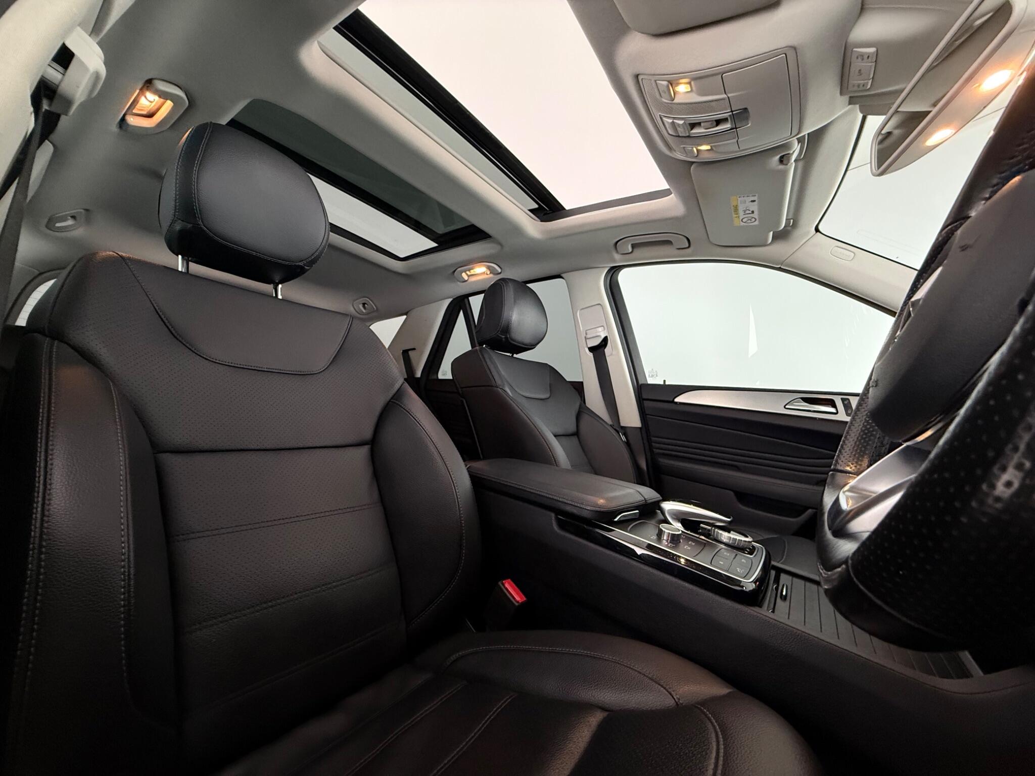 Mercedes-Benz GLE view 33