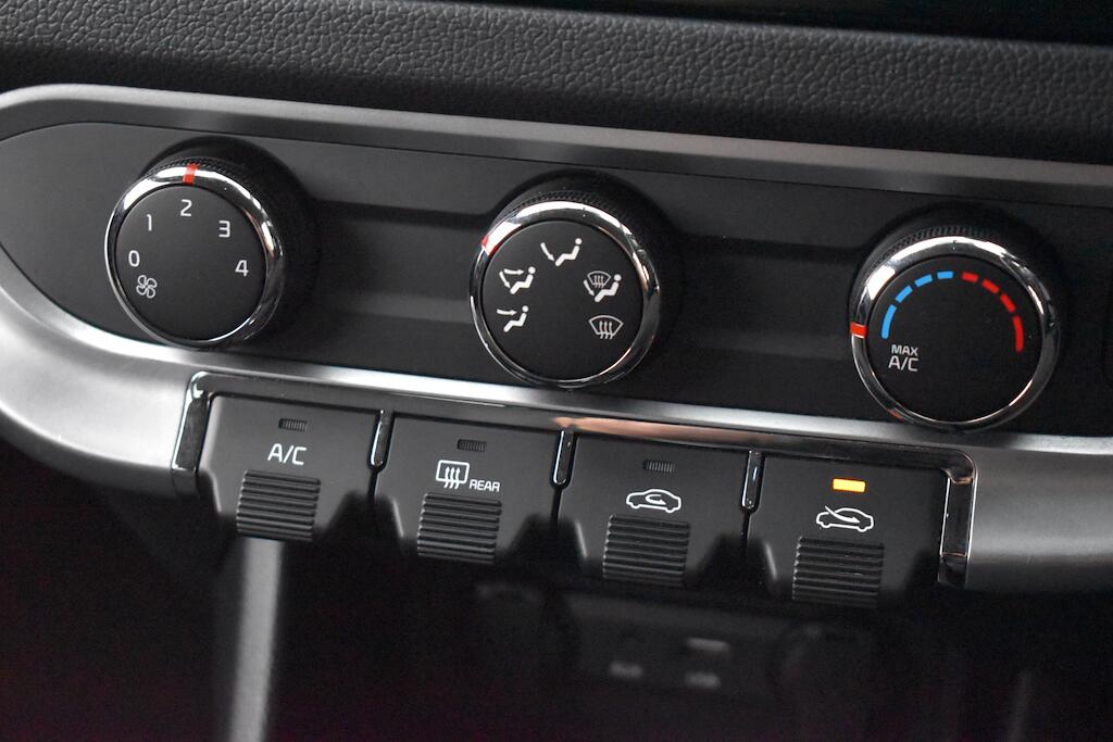 Kia Rio view 59