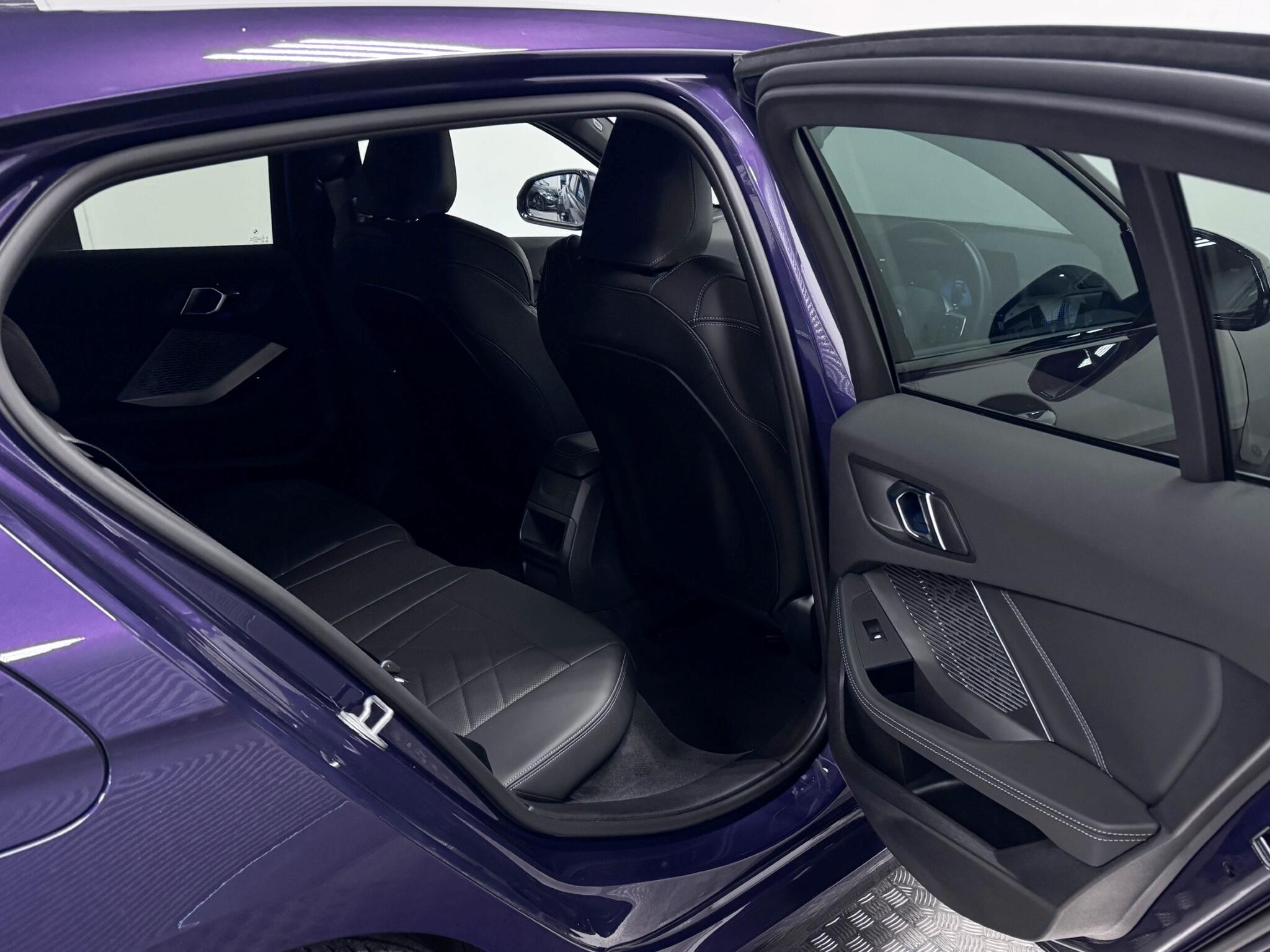 BMW 1 Series view 23