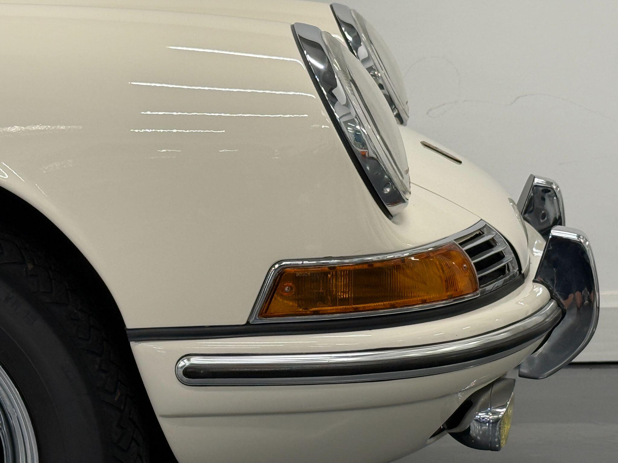 Porsche 911 view 38