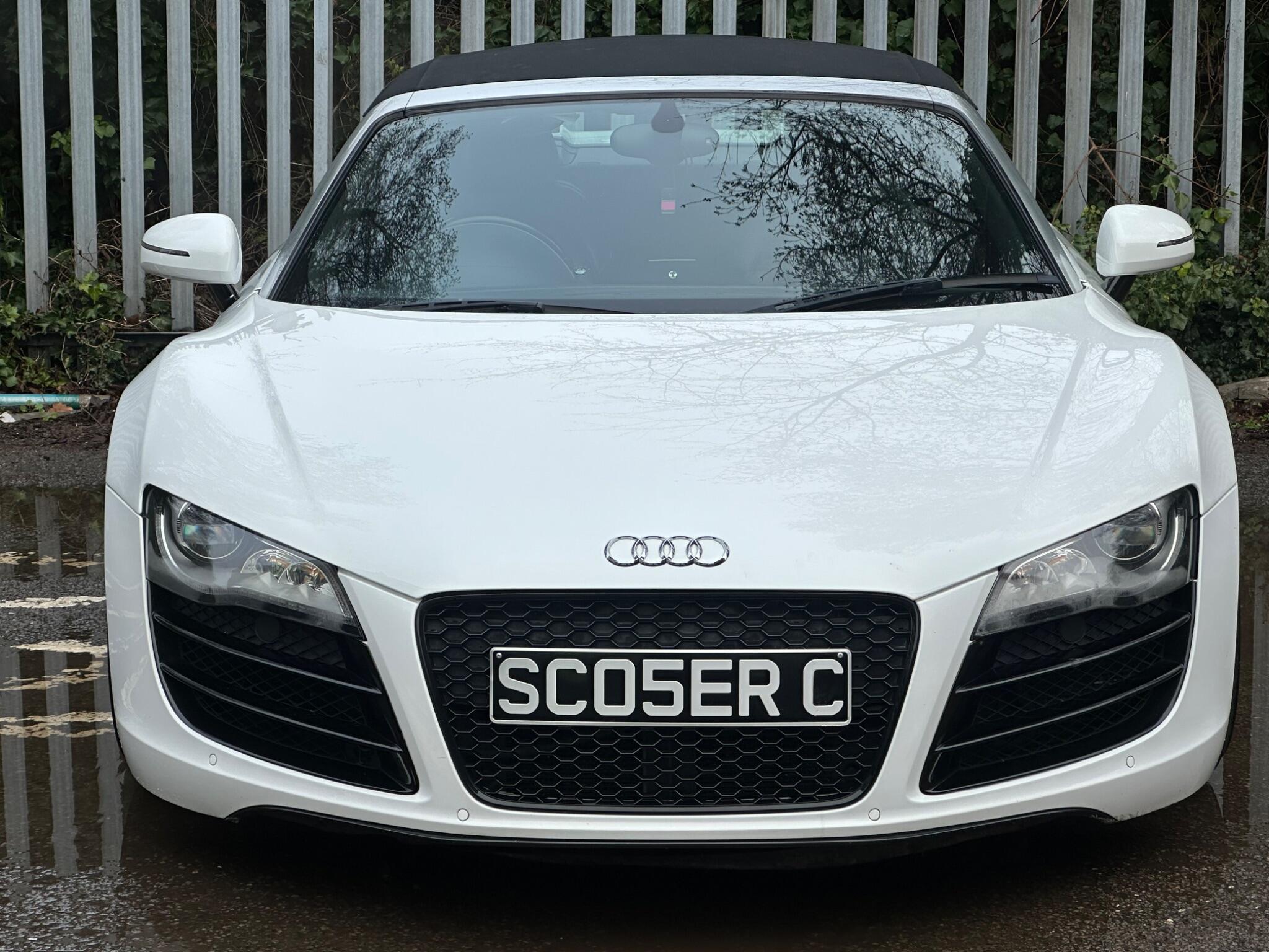 Audi R8 view 3