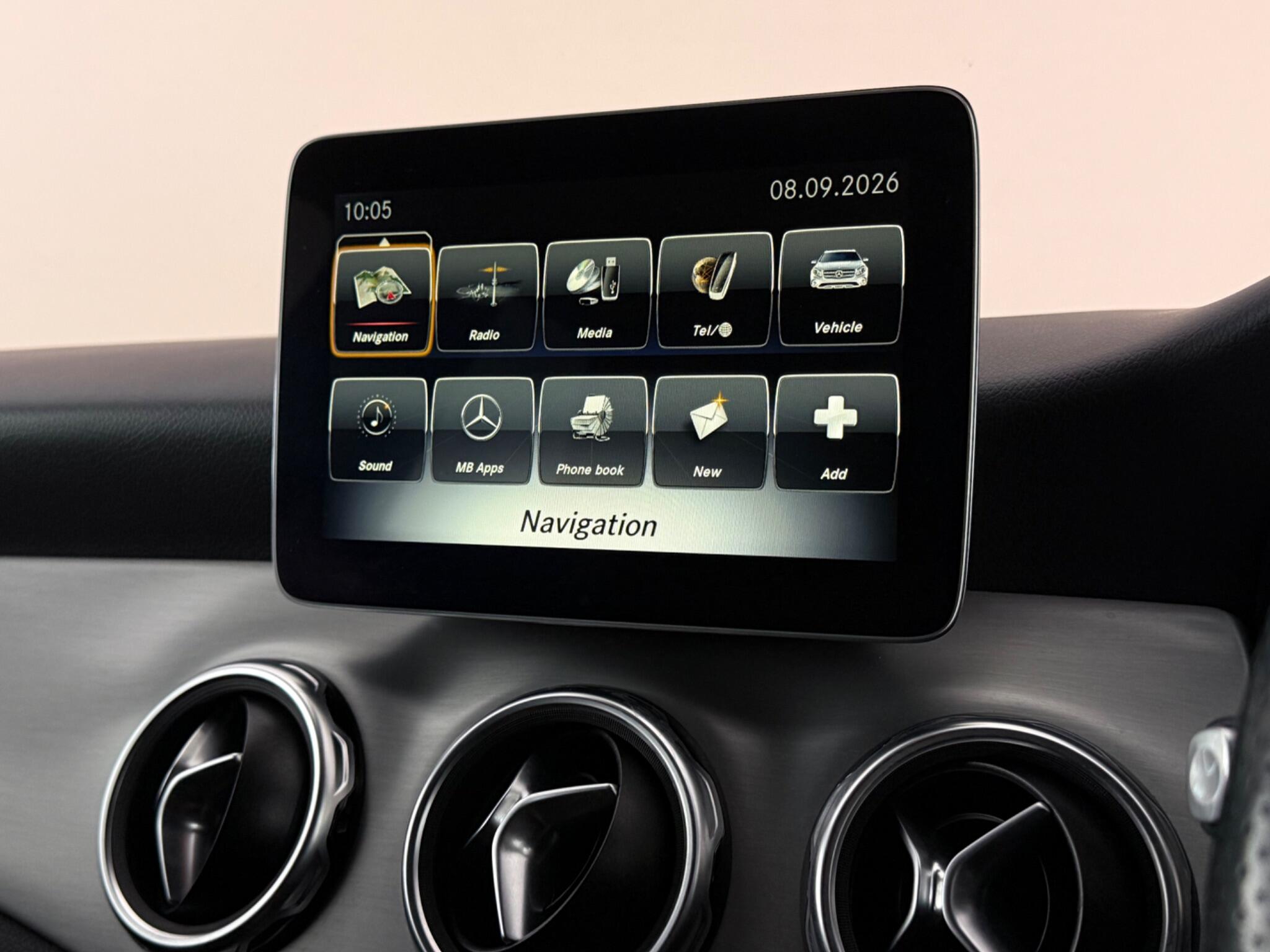 Mercedes-Benz Gla view 28