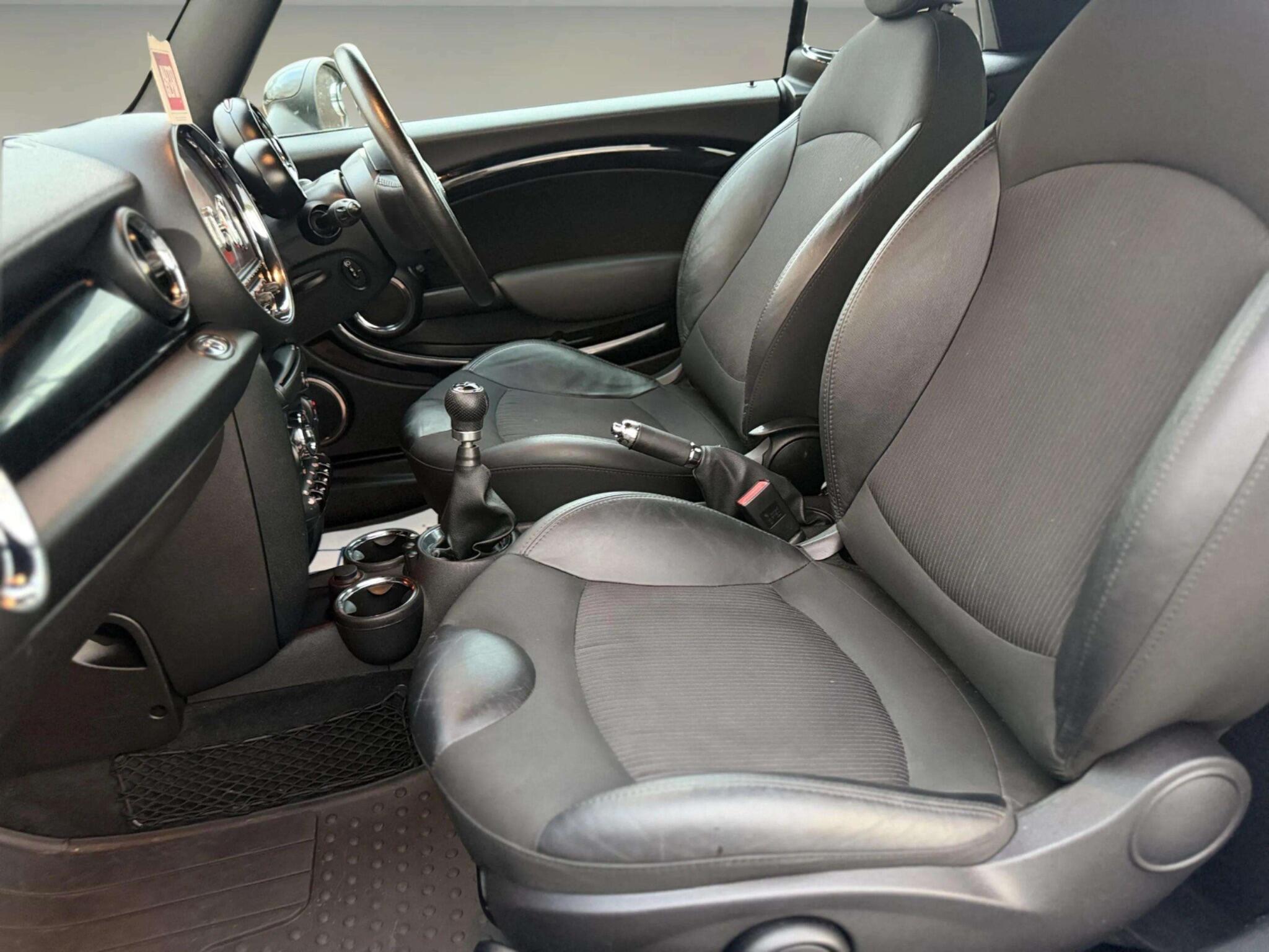 Mini Convertible view 49