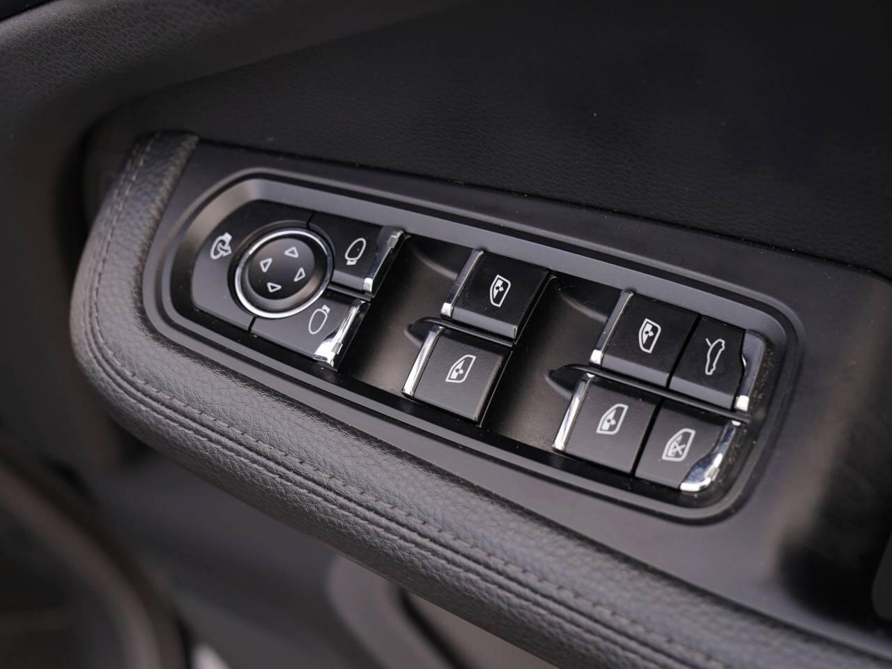 Porsche Macan view 41