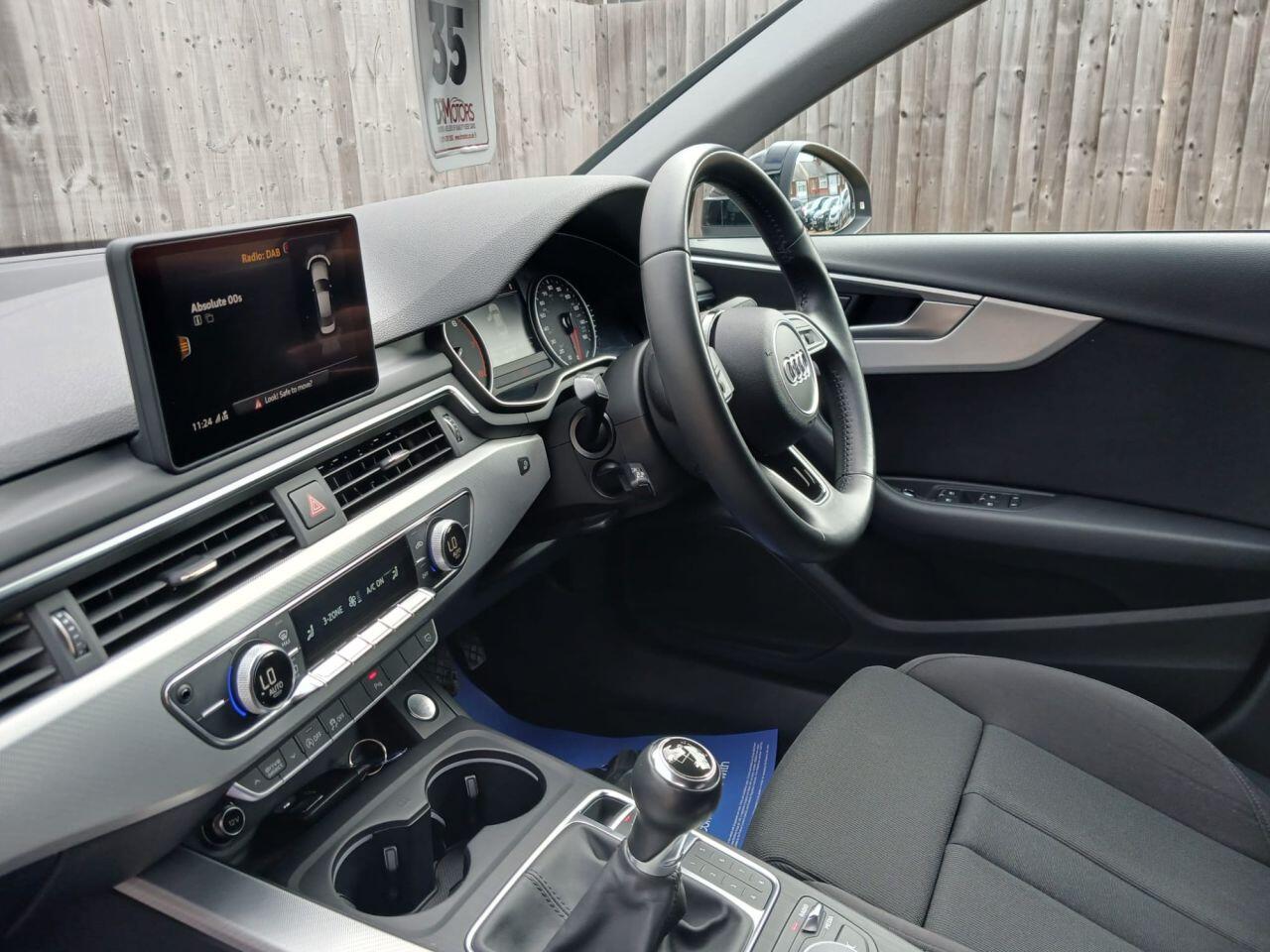 Audi A4 view 9