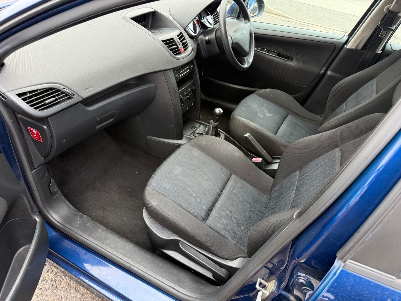 Peugeot 207 view 12