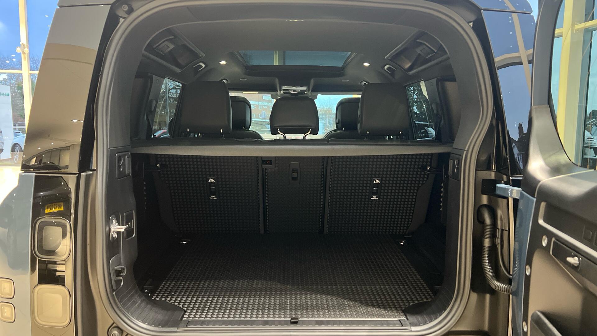 Land Rover Defender view 15