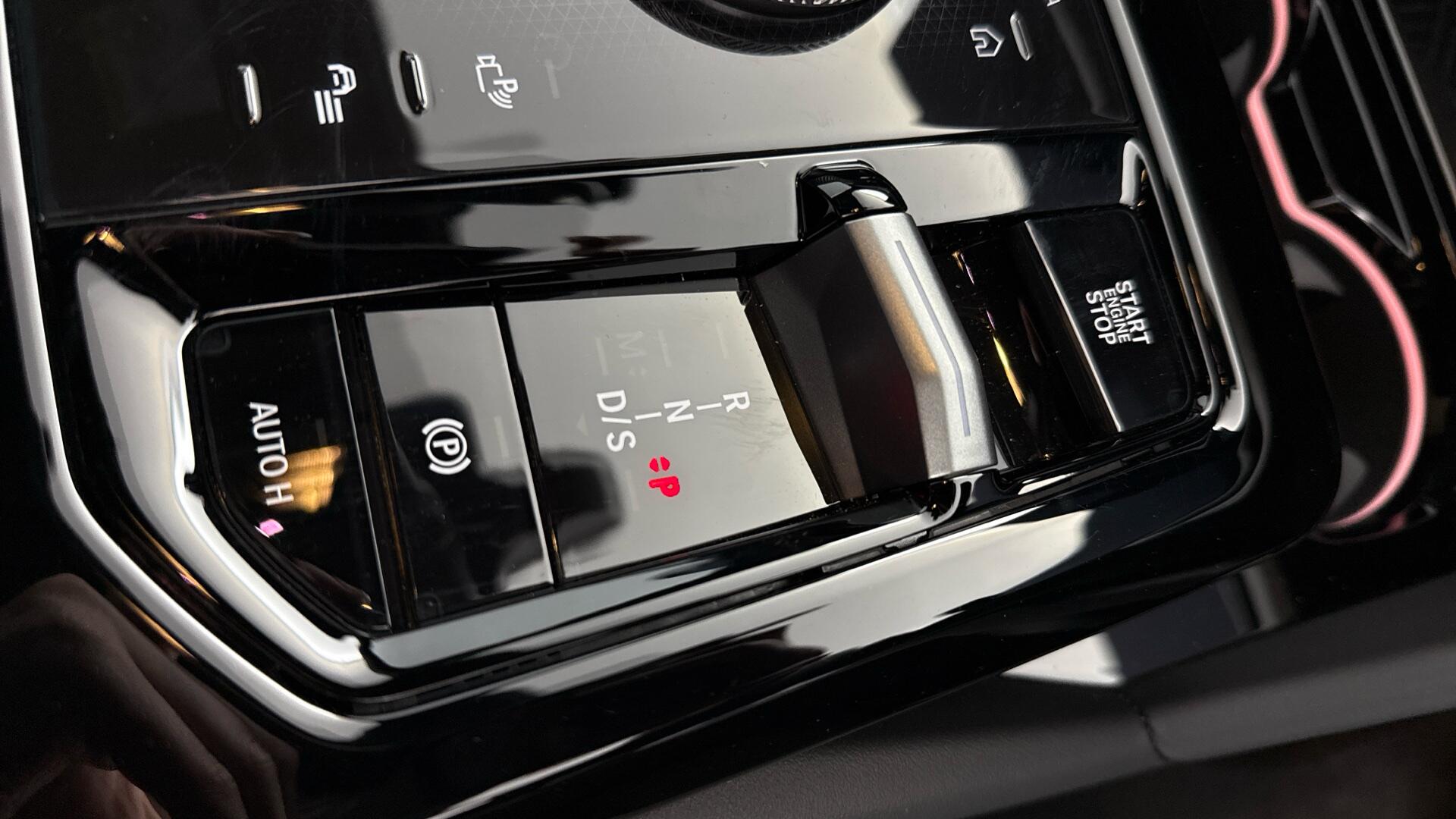 BMW 5 Series view 19