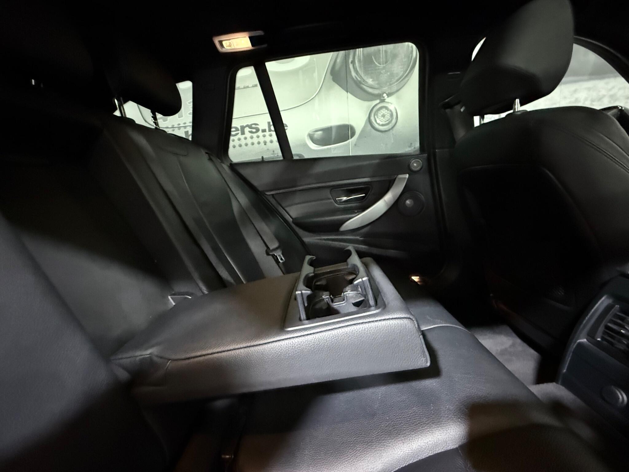 BMW 3 Series view 18