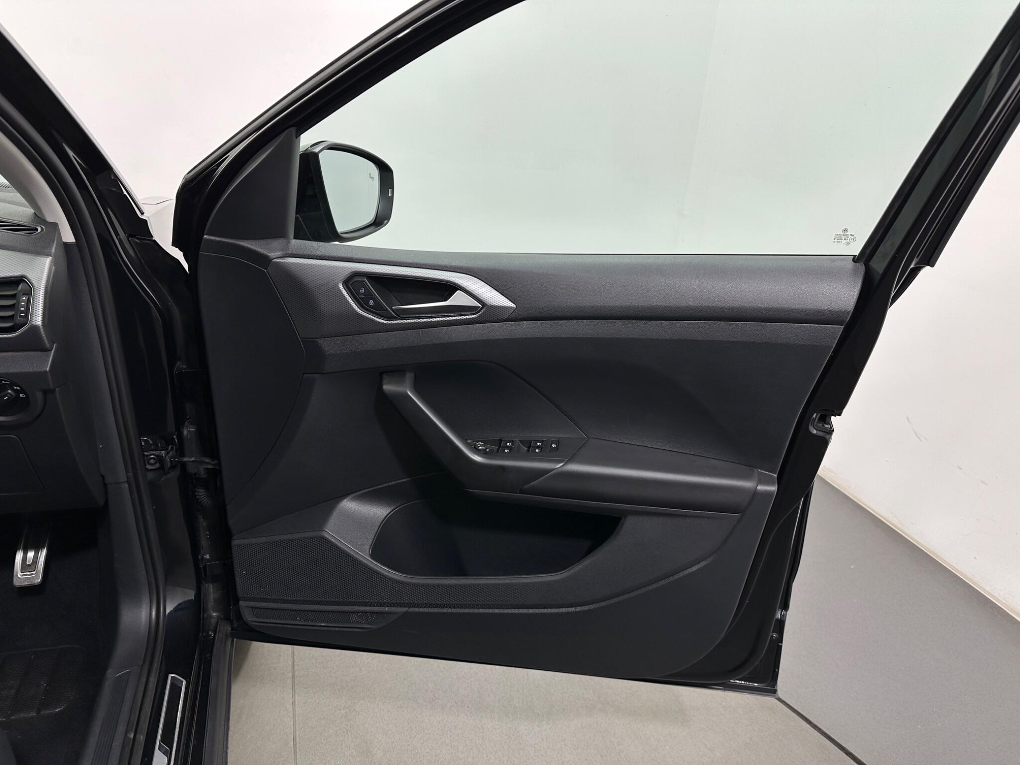 Volkswagen T-Cross view 34