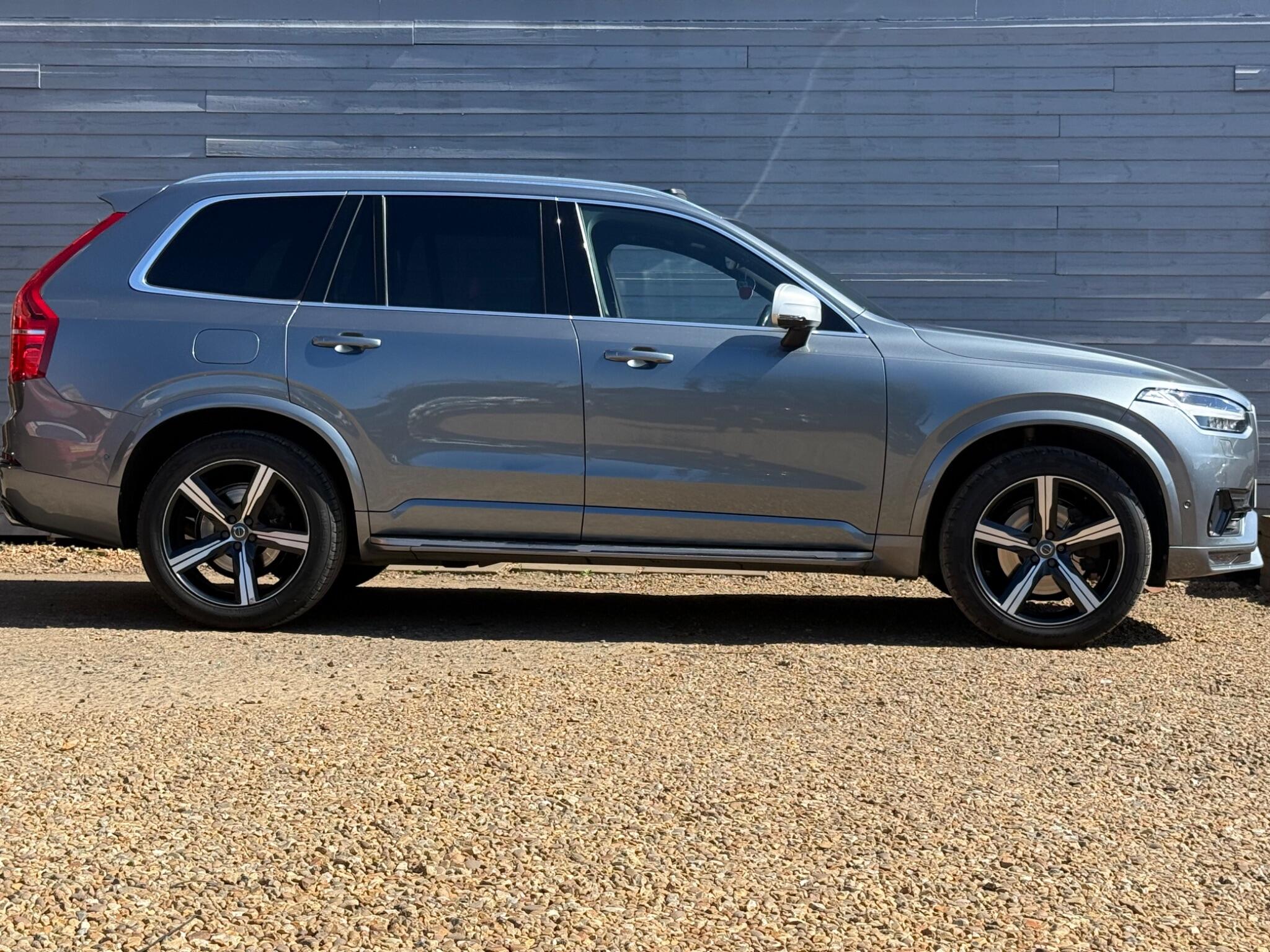 Volvo XC90 view 10