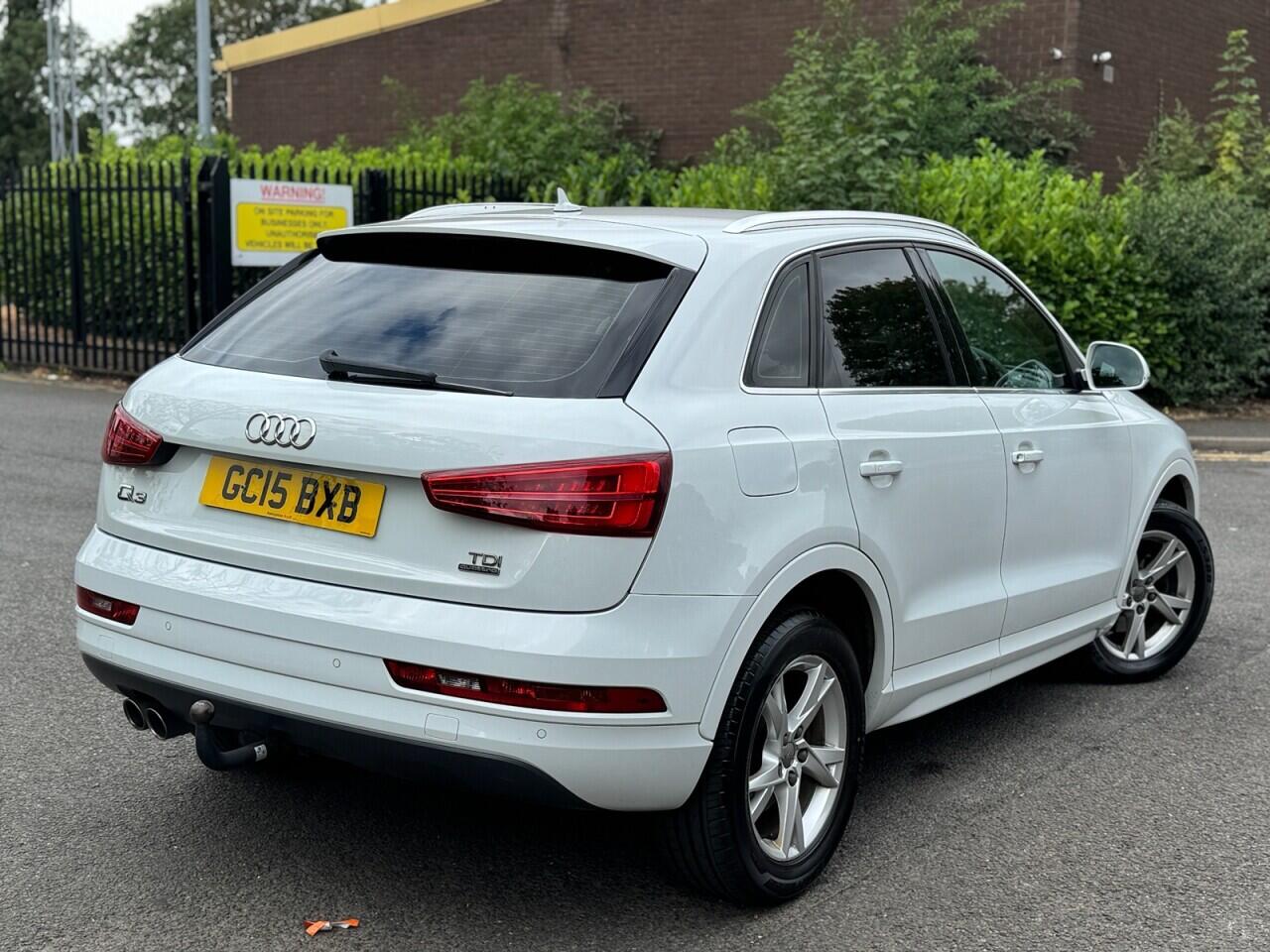 Audi Q3 view 7