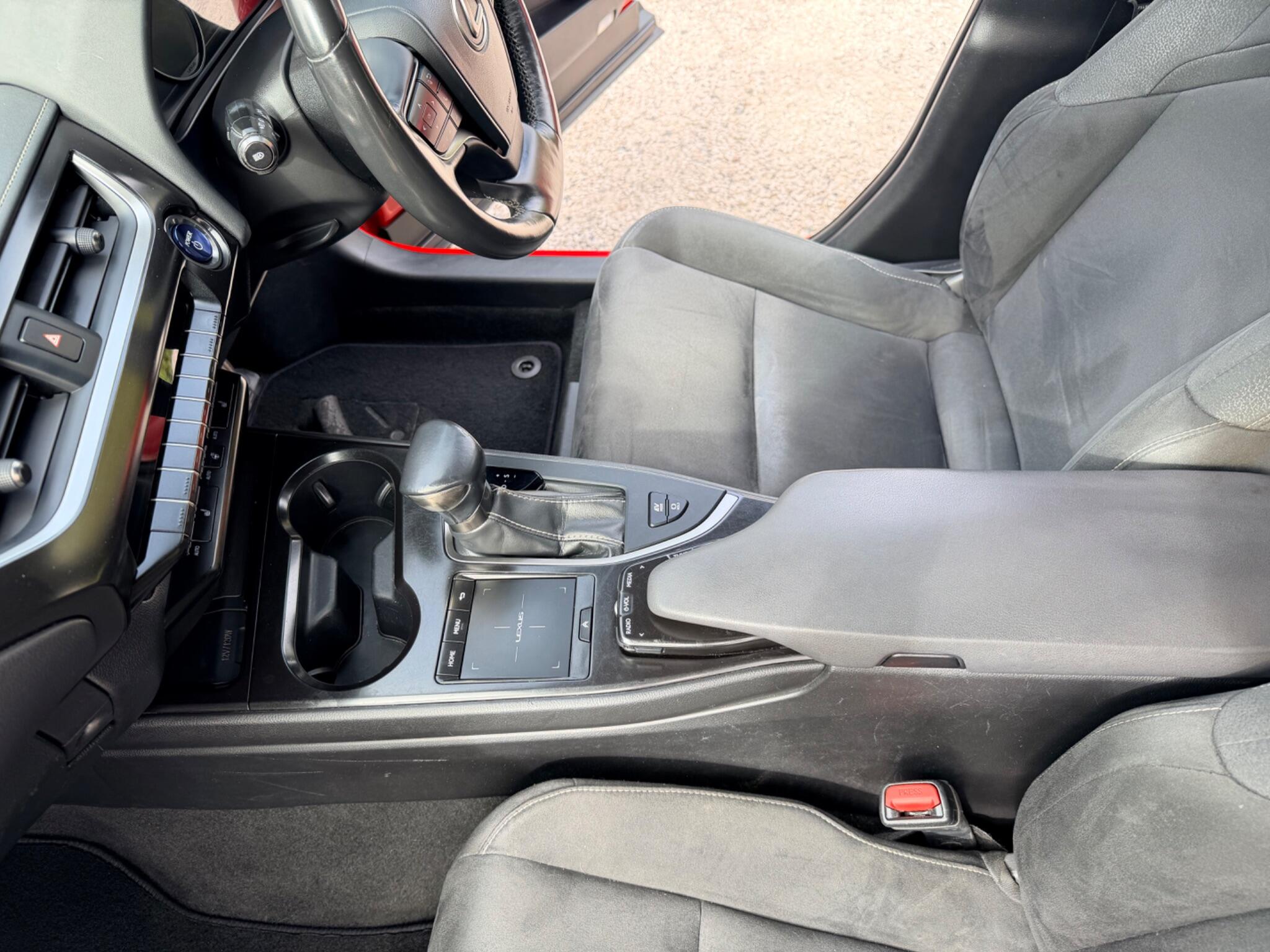 Lexus Ux view 54