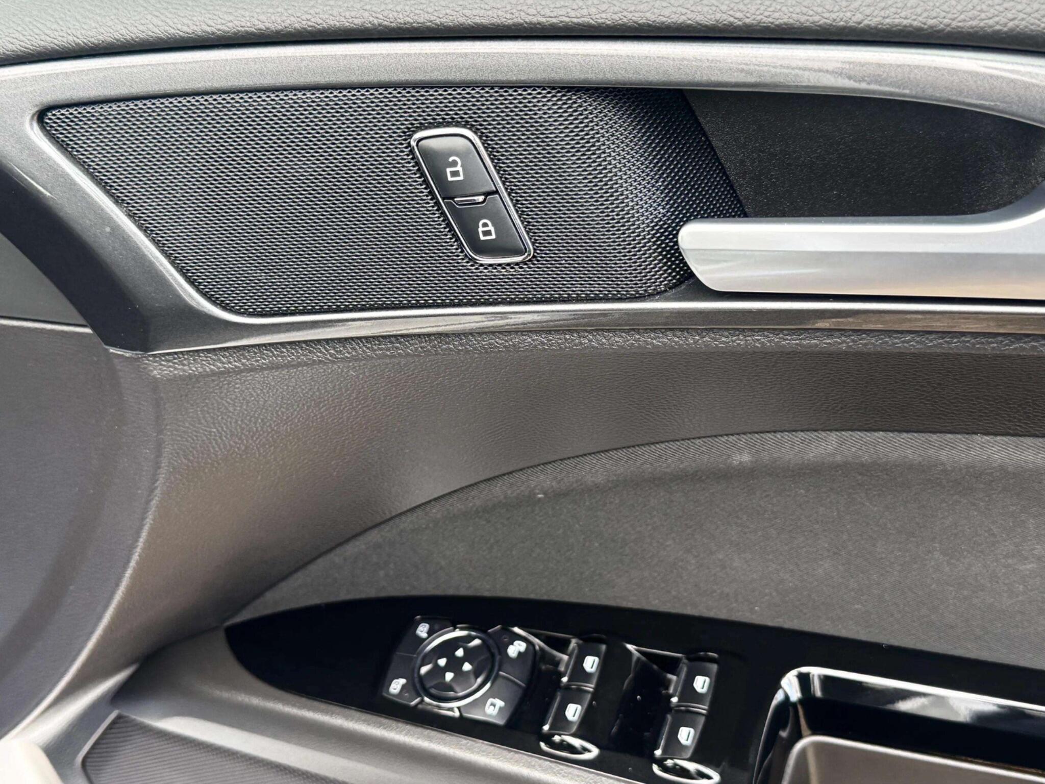 Ford Mondeo view 26
