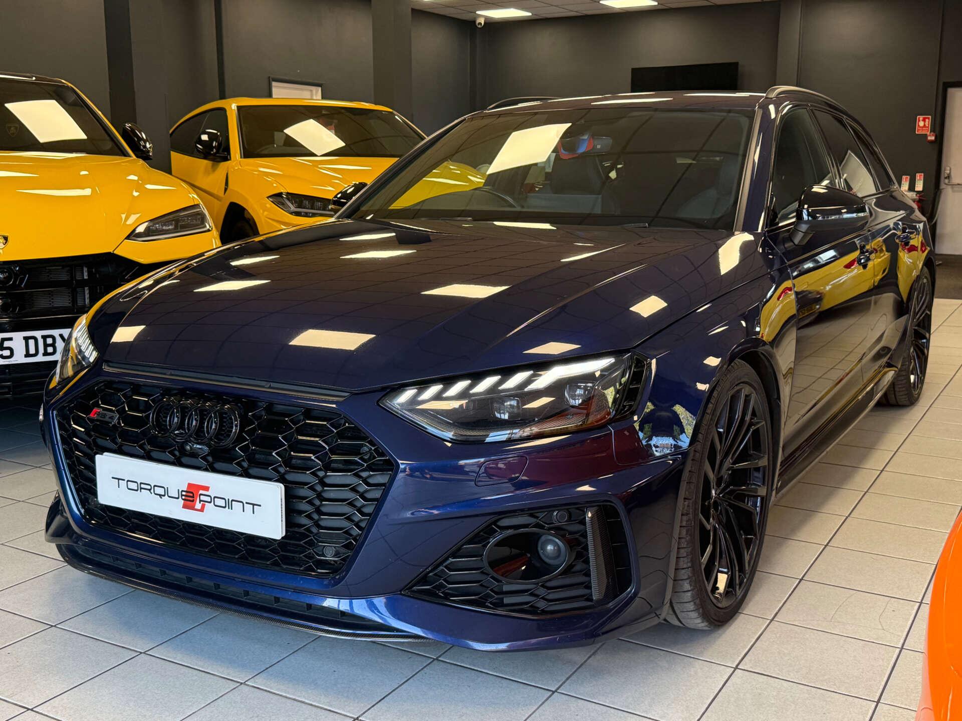 Audi RS4 view 4