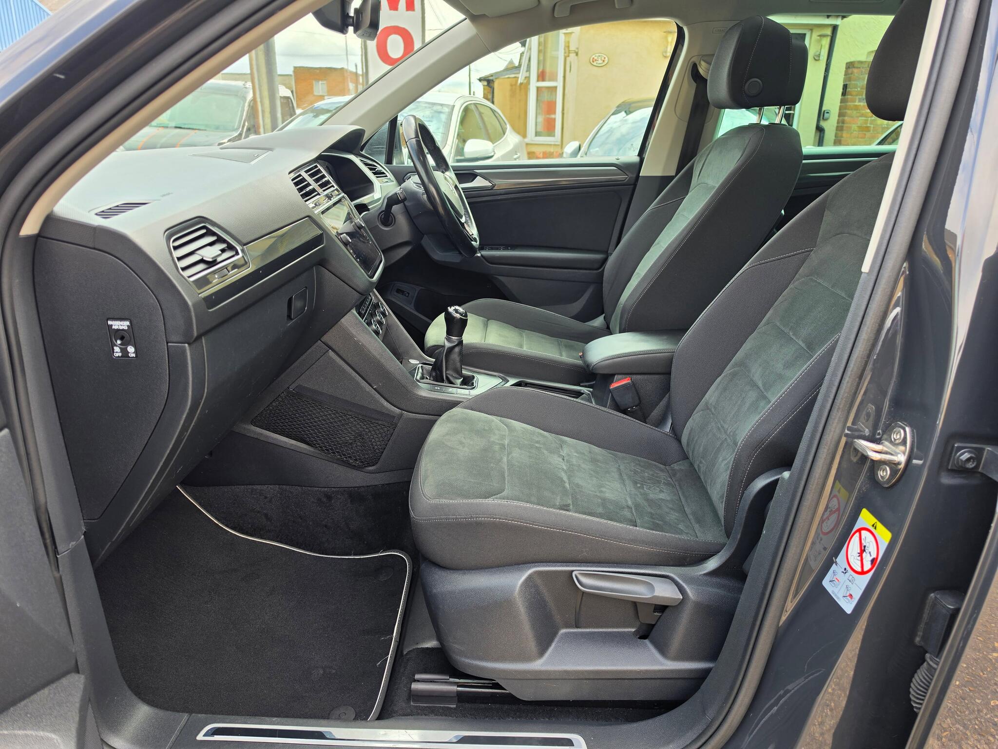 Volkswagen Tiguan view 18