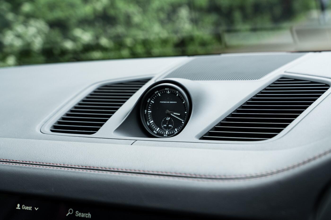 Porsche Cayenne view 30