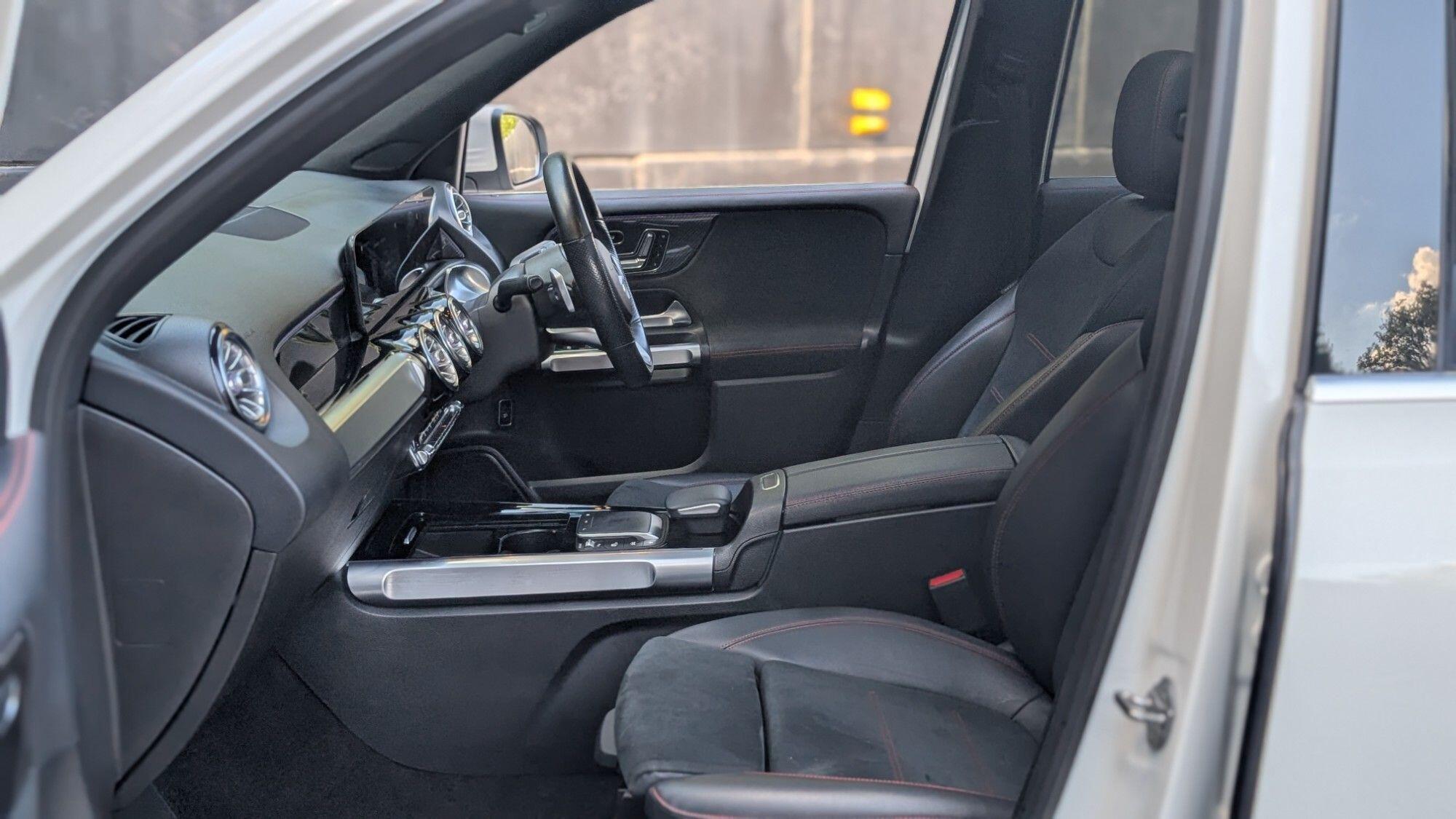 Mercedes-Benz GLB view 13