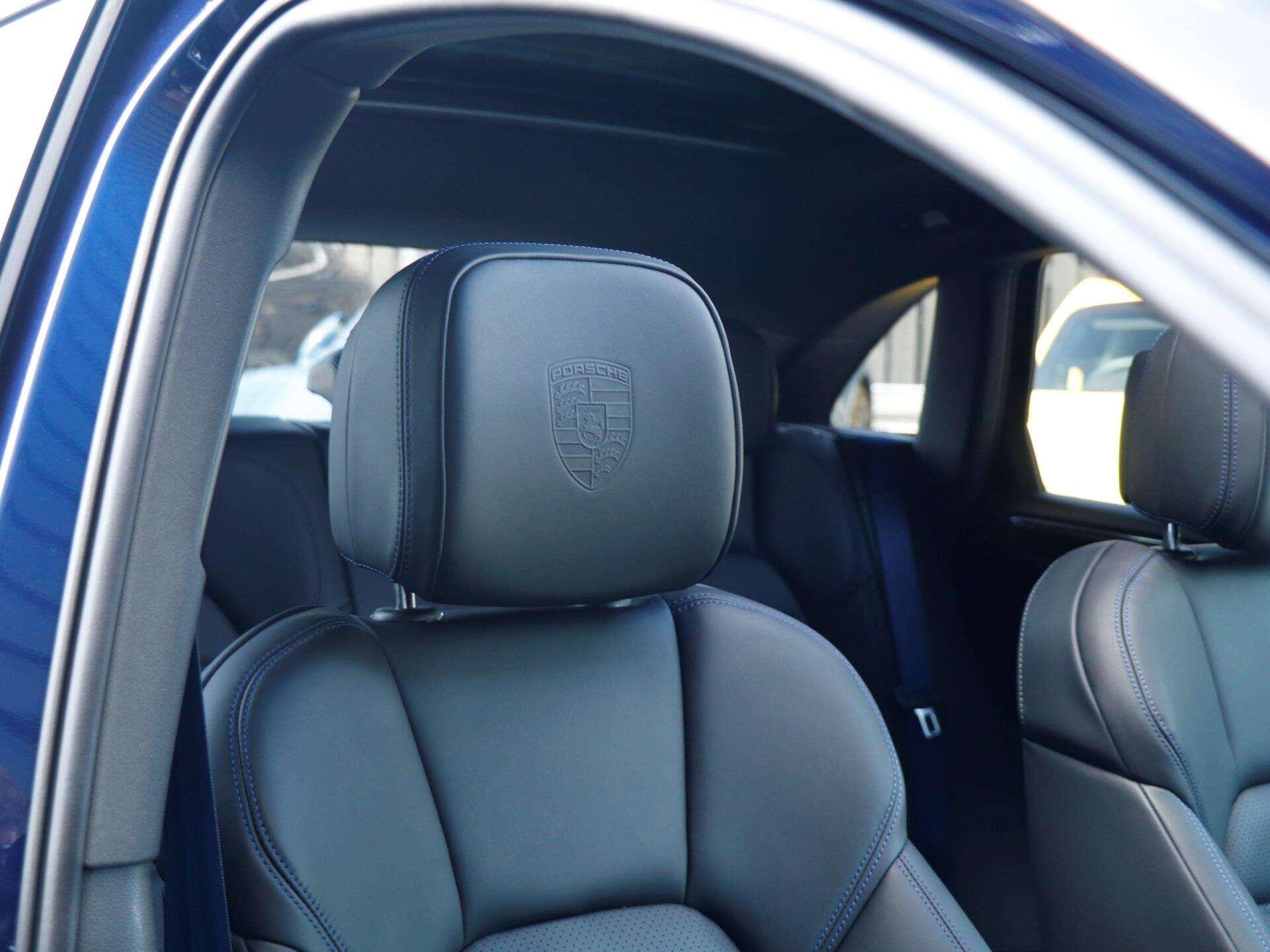 Porsche Macan view 25