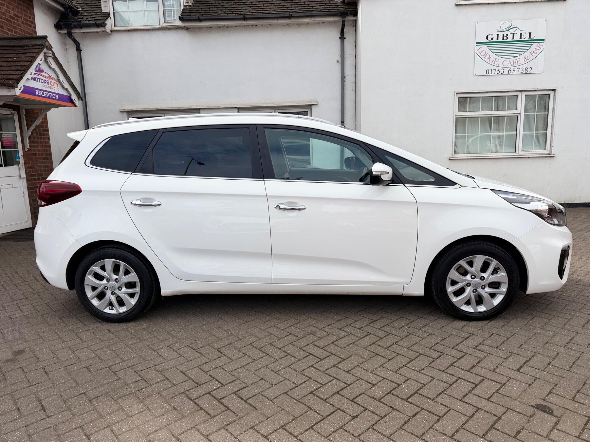Kia Carens view 11