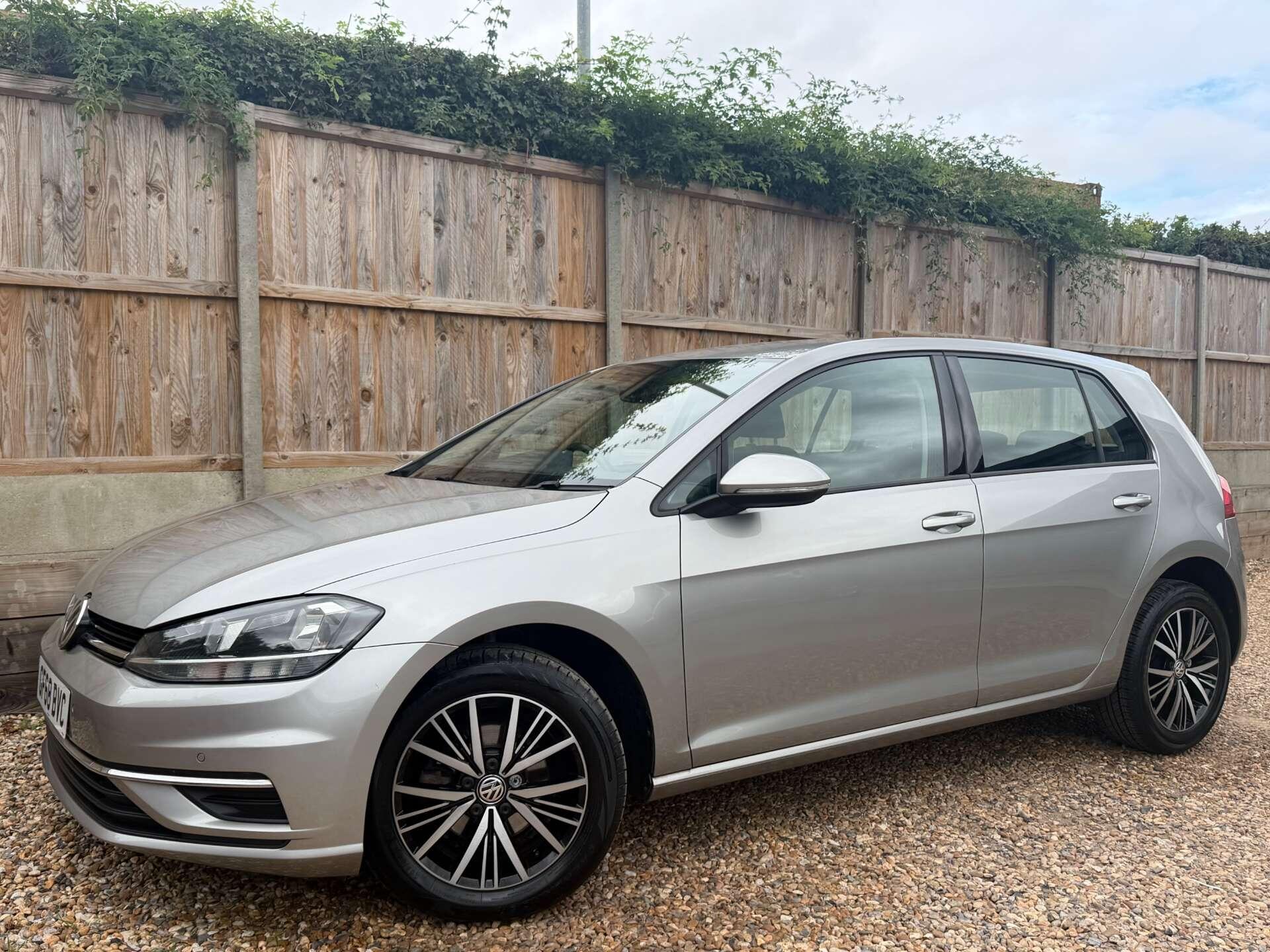 Volkswagen Golf view 4