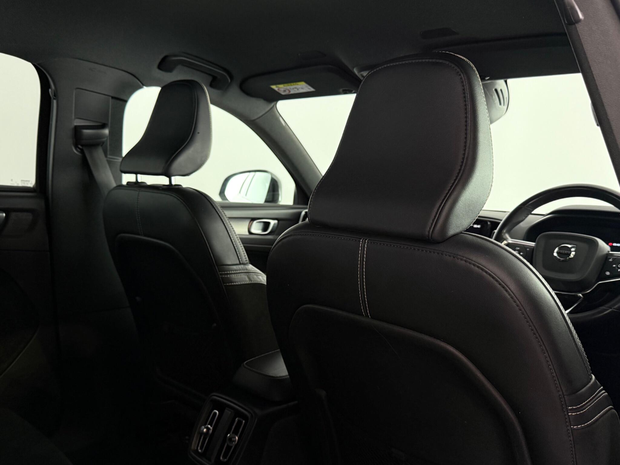 Volvo XC40 view 32