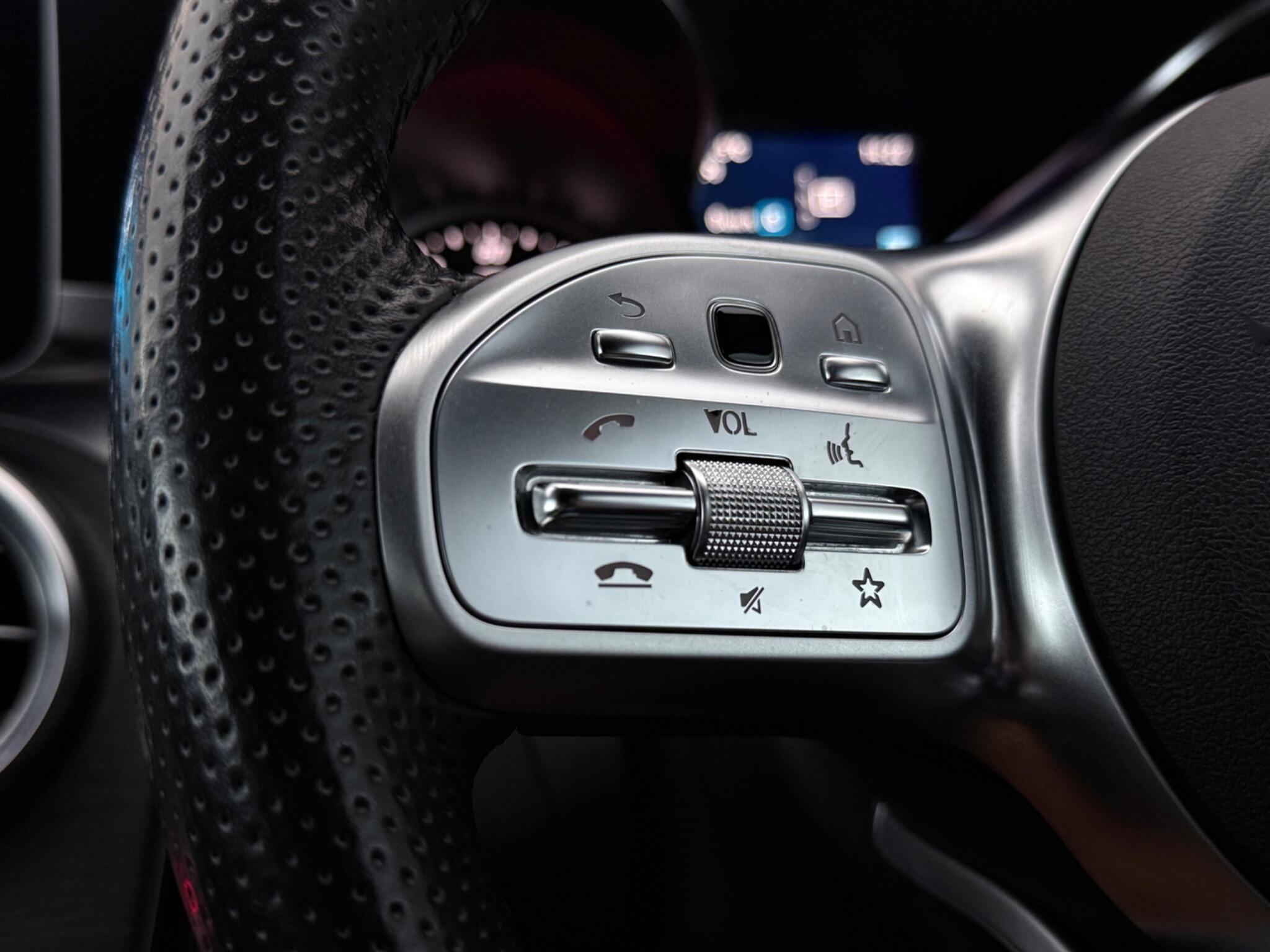 Mercedes-Benz C-Class view 13
