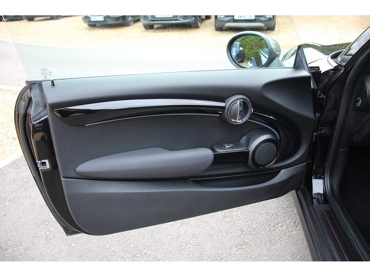 Mini Hatch view 29