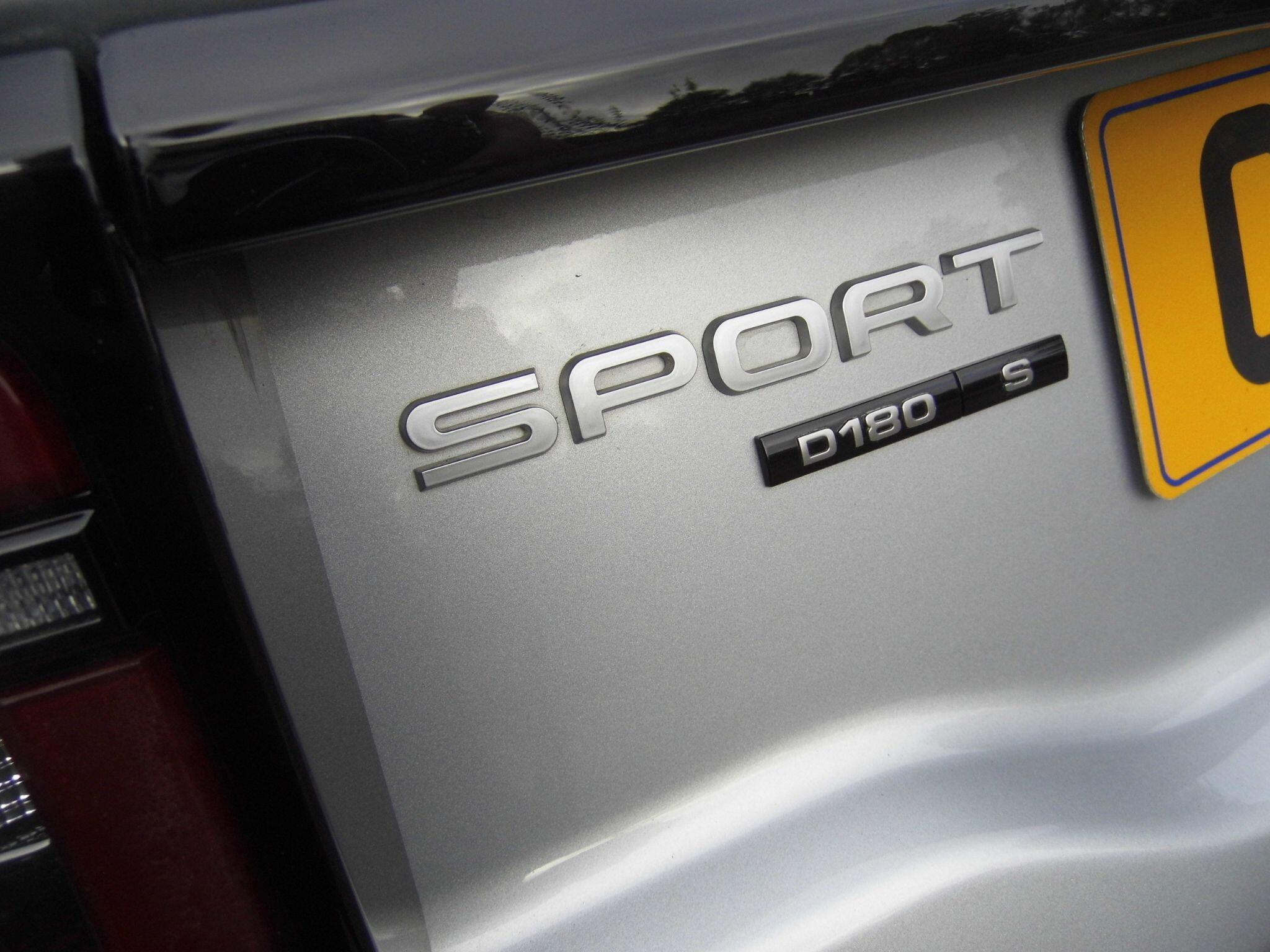 Land Rover Discovery Sport view 33