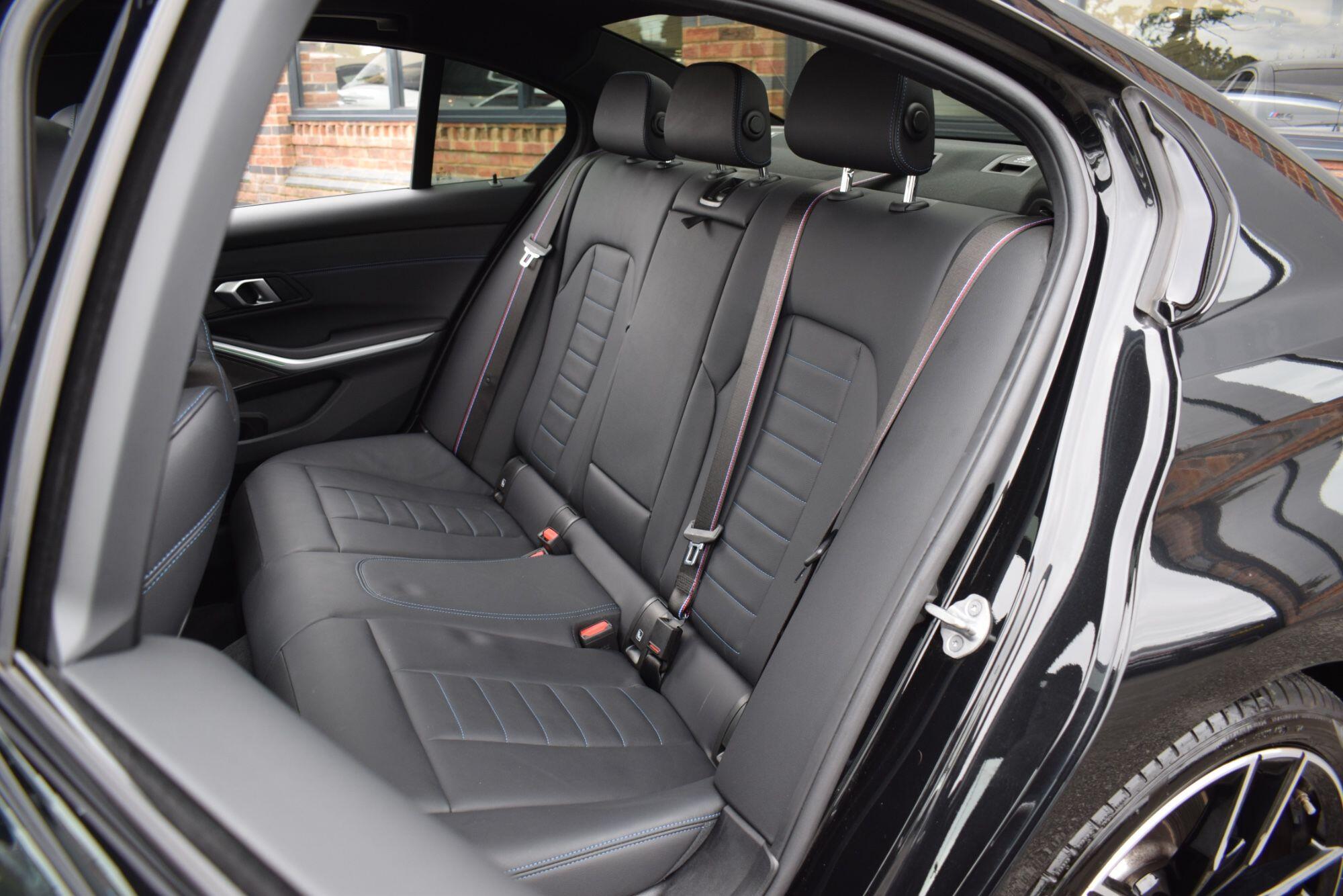 BMW 3 Series view 23