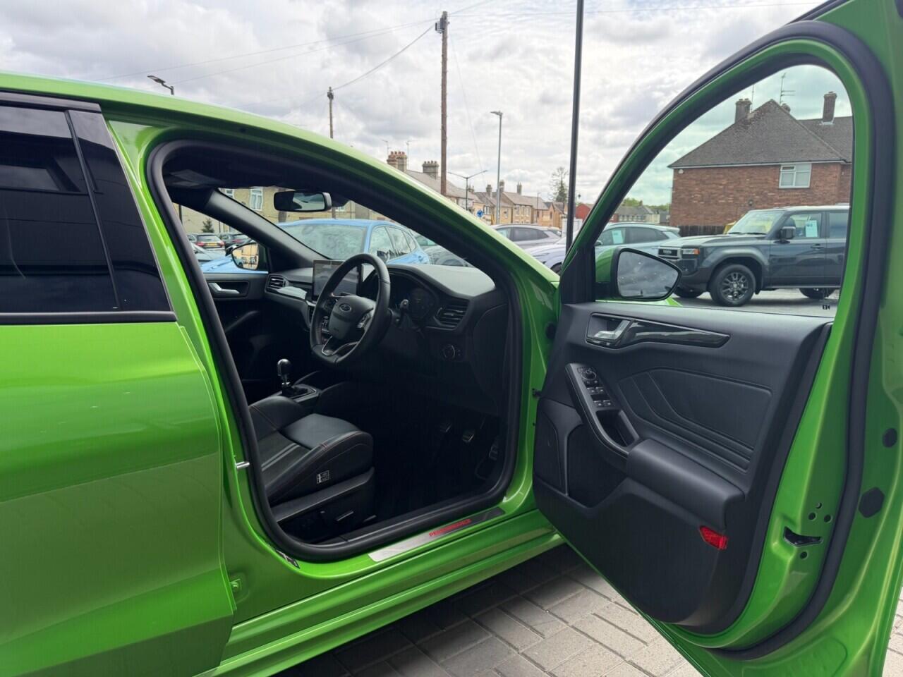 Ford Focus view 15