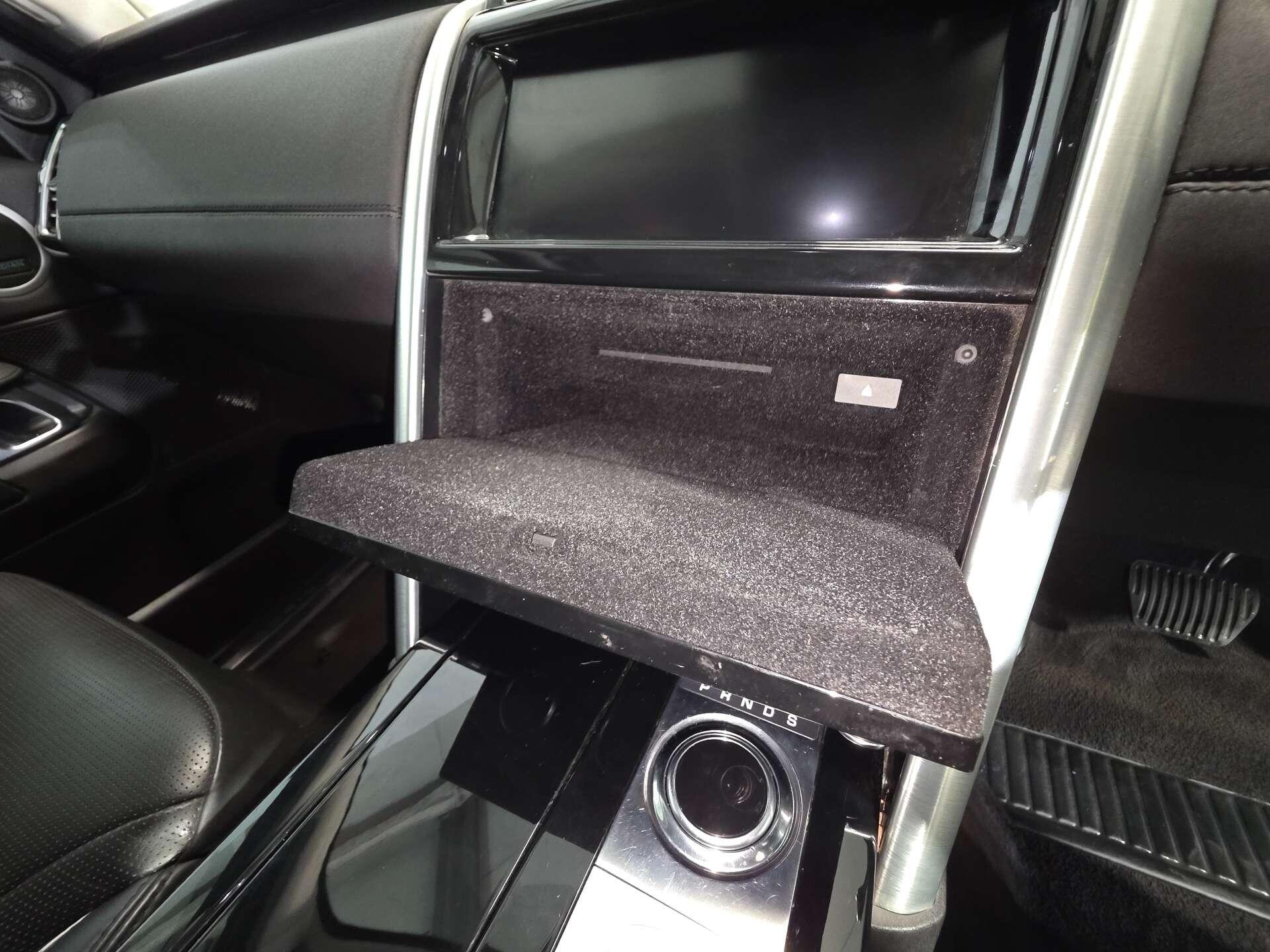 Land Rover Discovery view 40