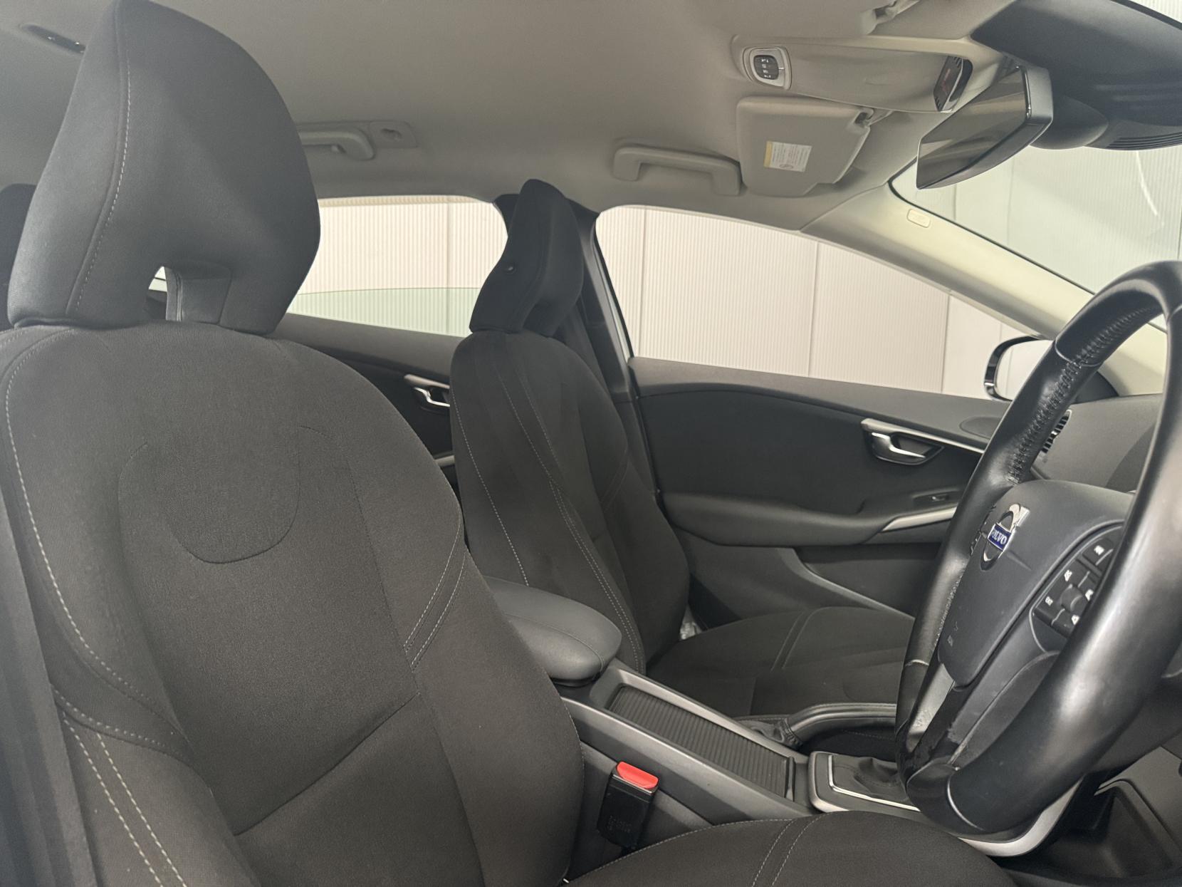 Volvo V40 view 57
