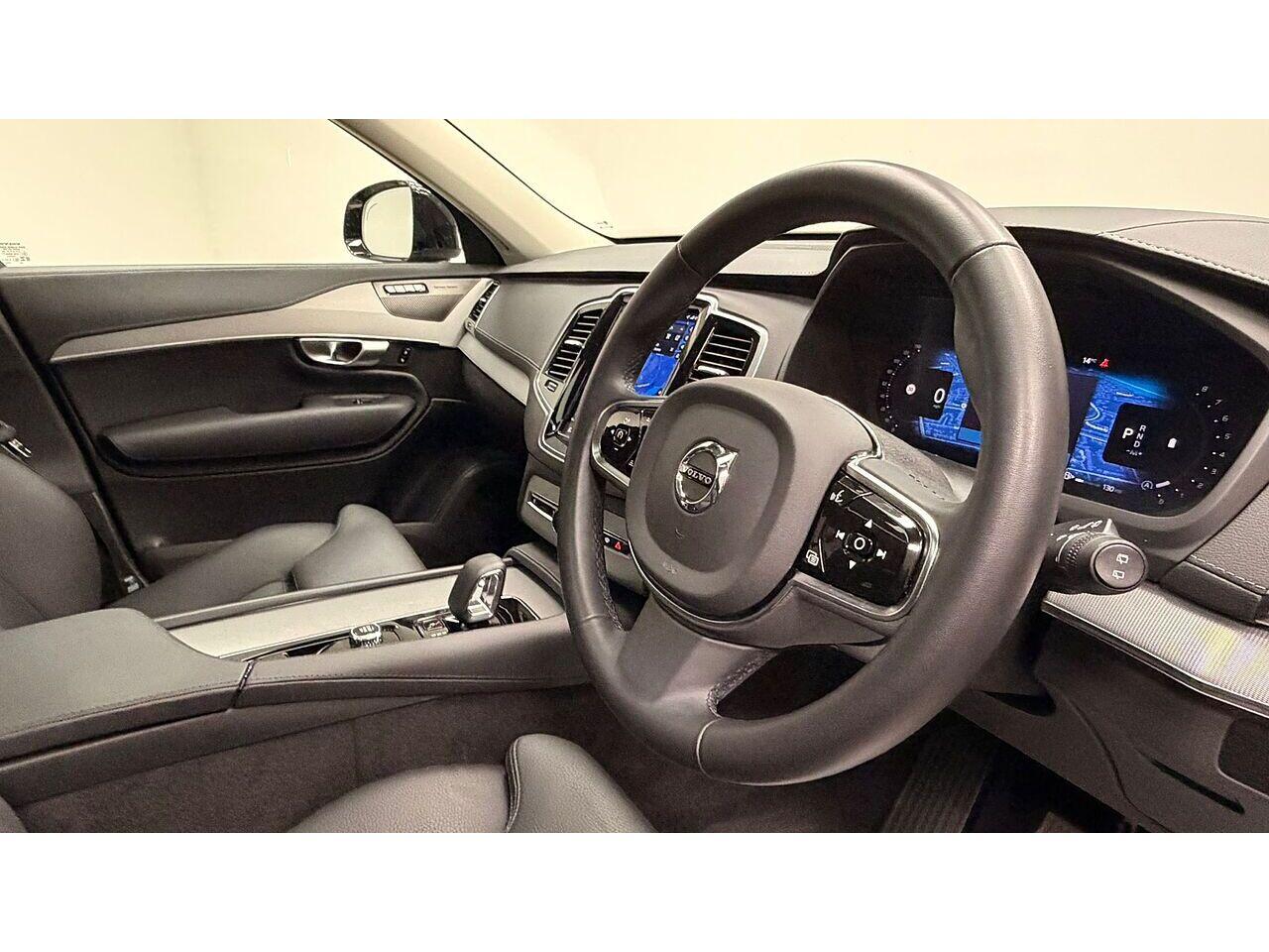 Volvo XC90 view 19