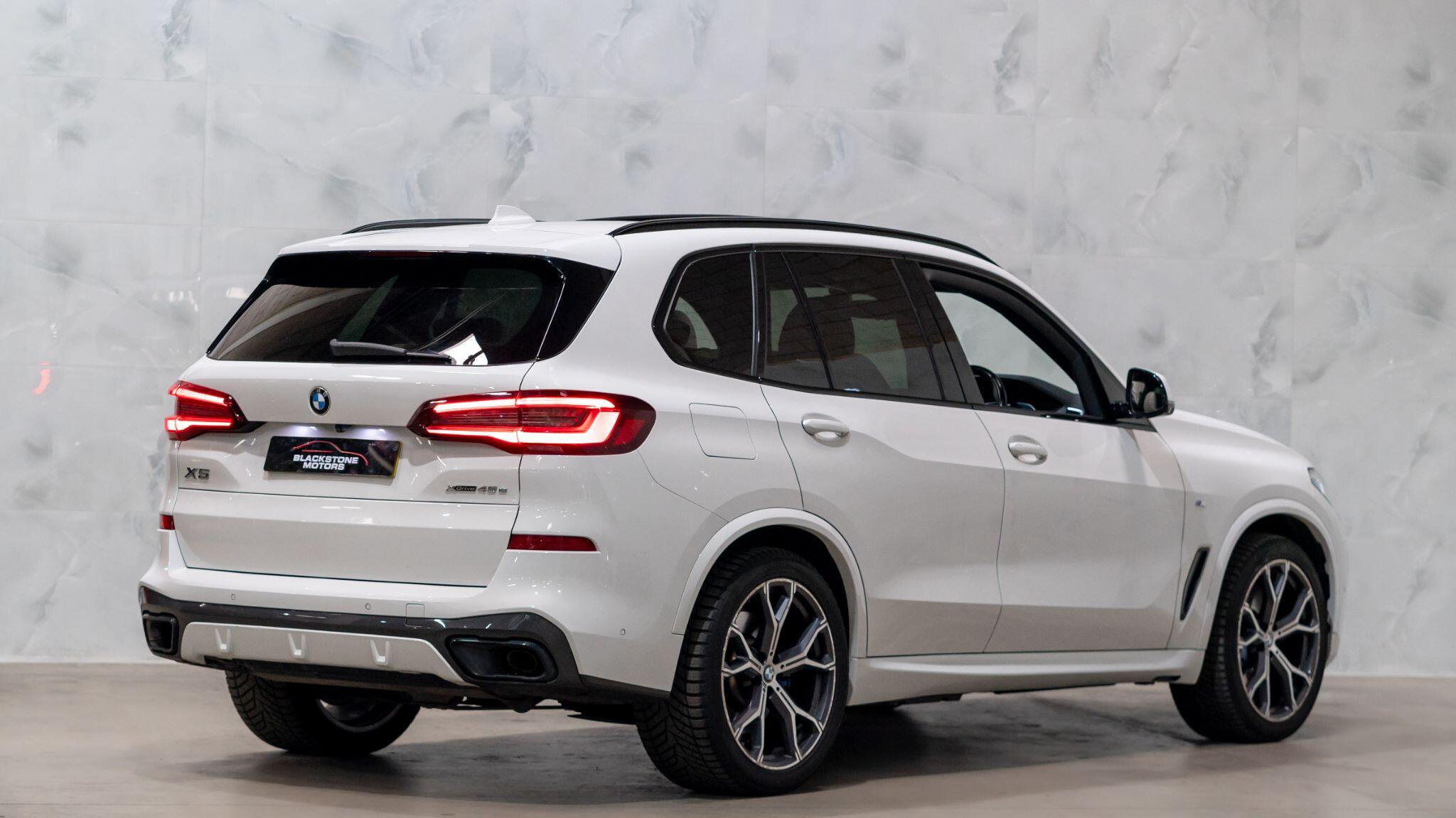 BMW X5 view 8