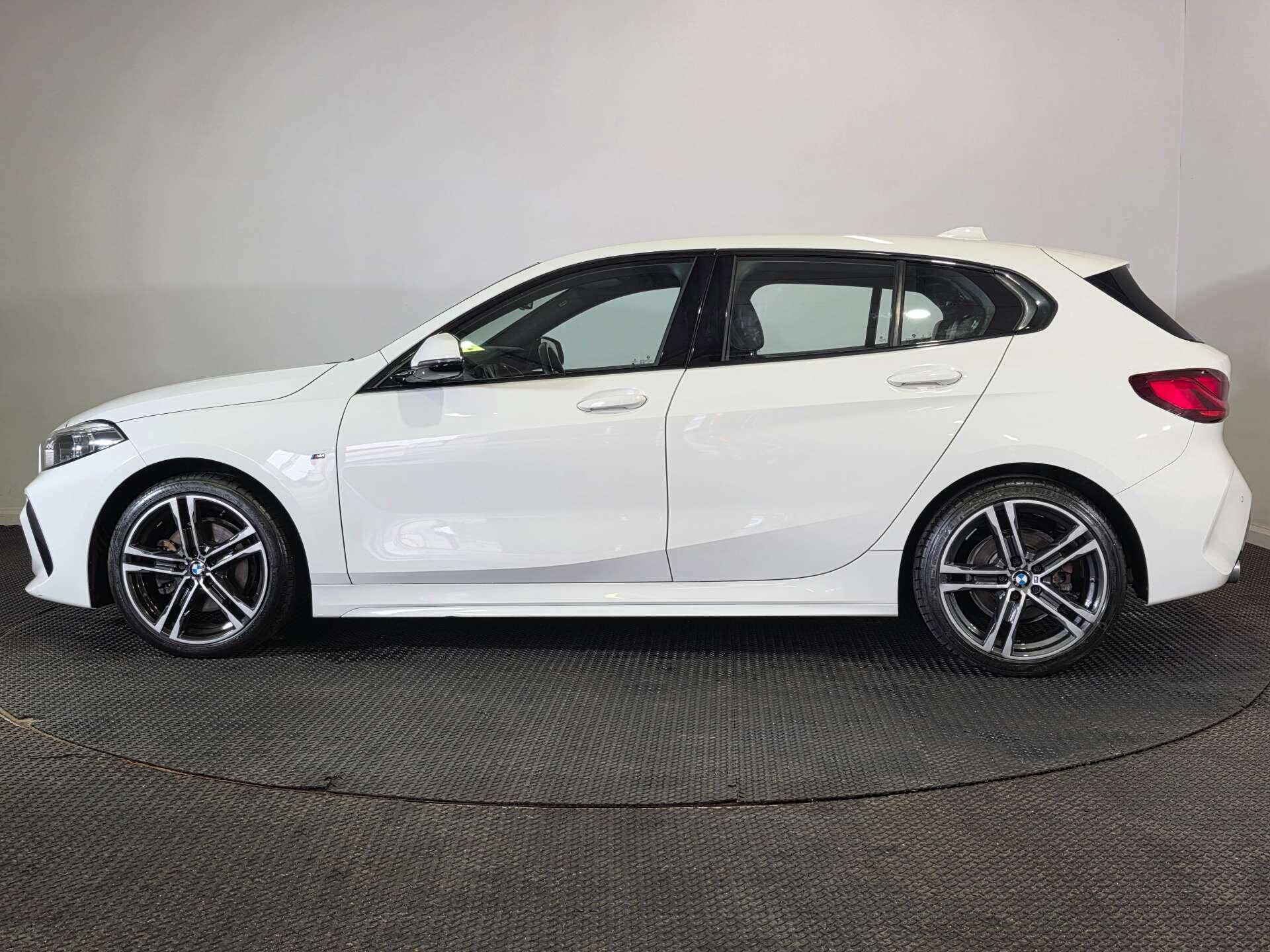 BMW 1 Series view 4
