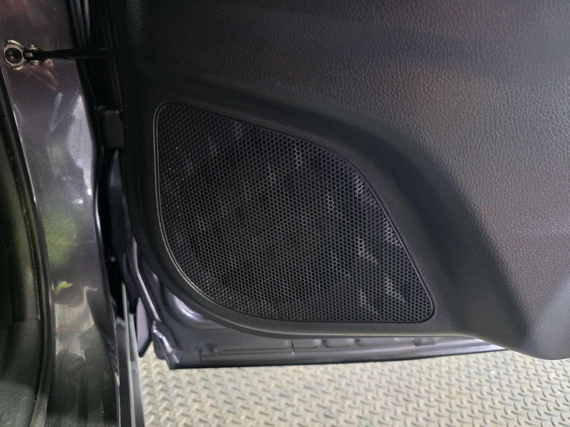 Toyota C-HR view 36