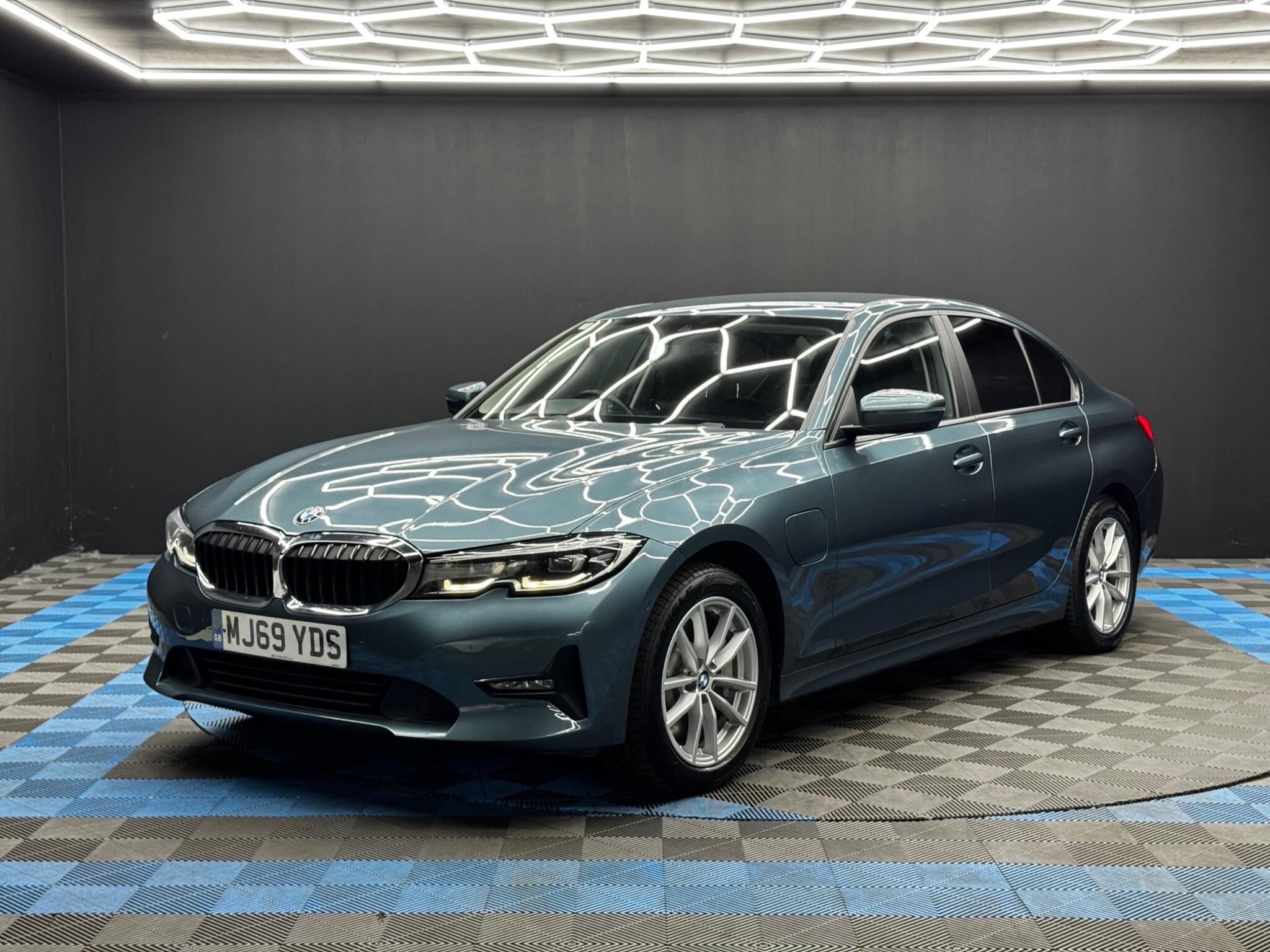 BMW 3 Series view 3