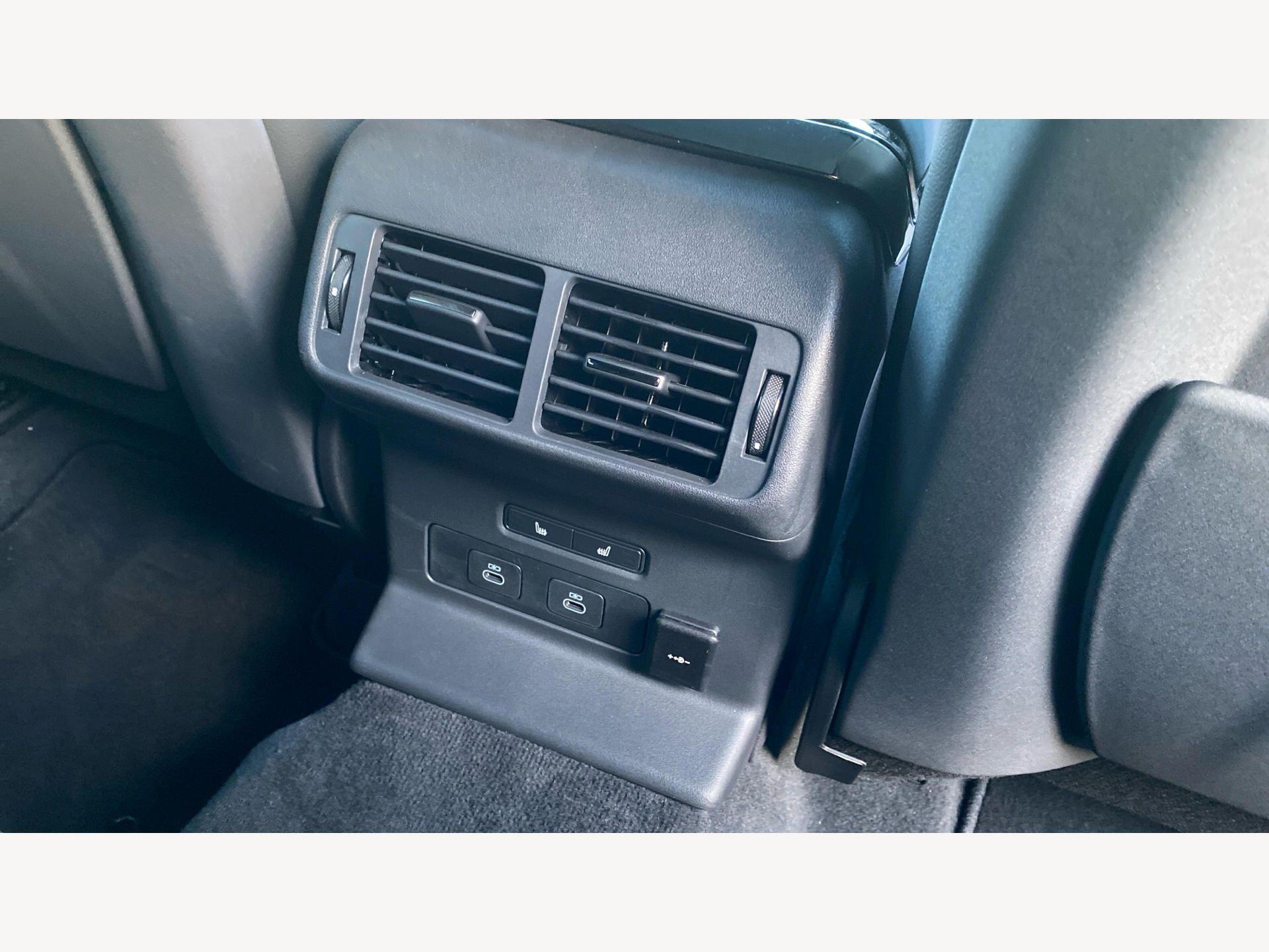 Land Rover Range Rover Velar view 22